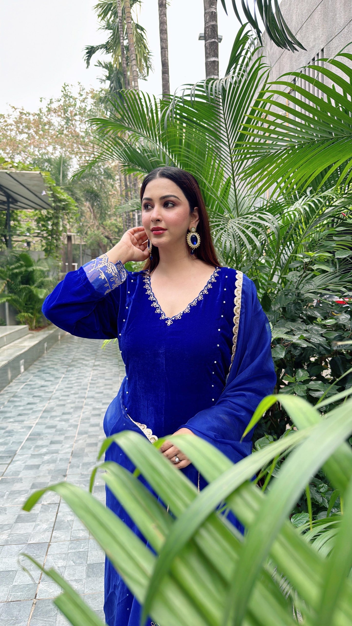 MEHVISH -VELOURS BLEU ROYAL- ENSEMBLE ANARKALI