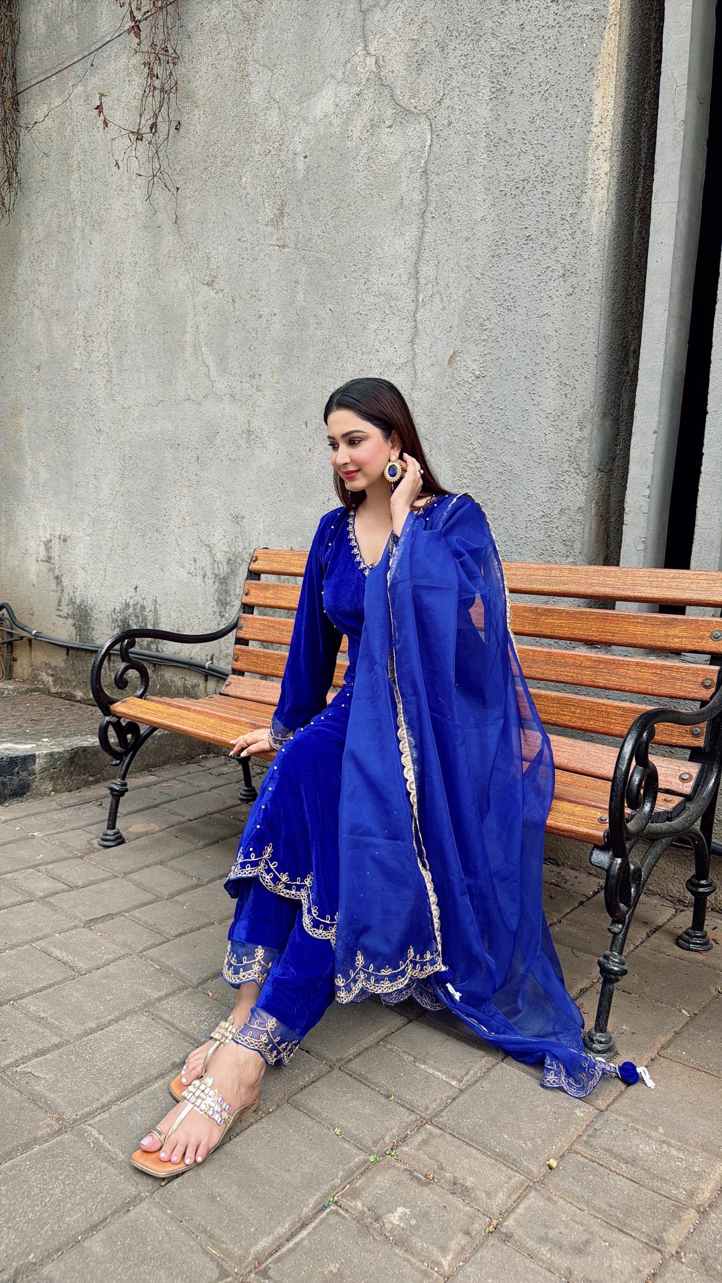 MEHVISH -VELOURS BLEU ROYAL- ENSEMBLE ANARKALI