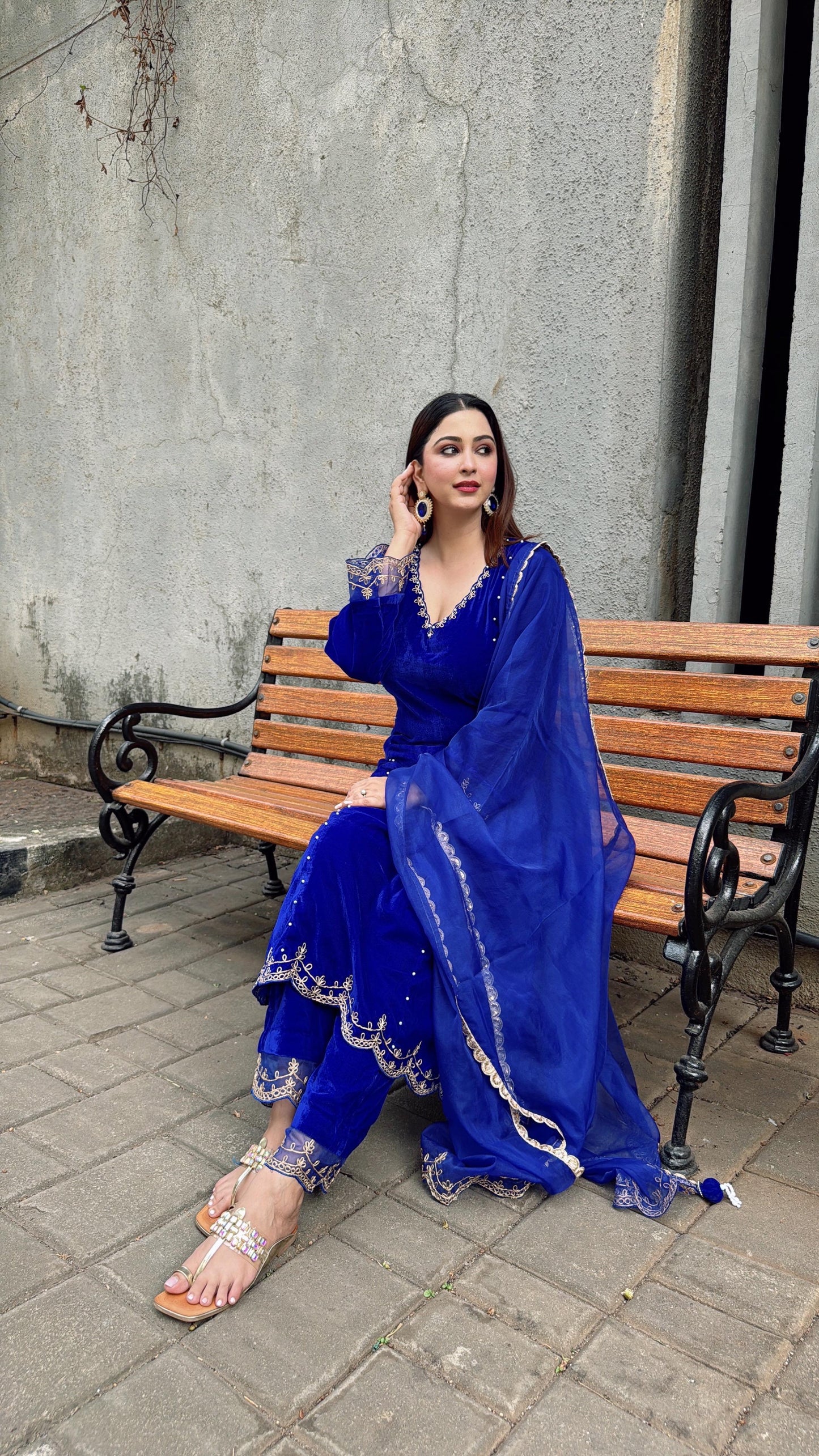 MEHVISH -VELOURS BLEU ROYAL- ENSEMBLE ANARKALI