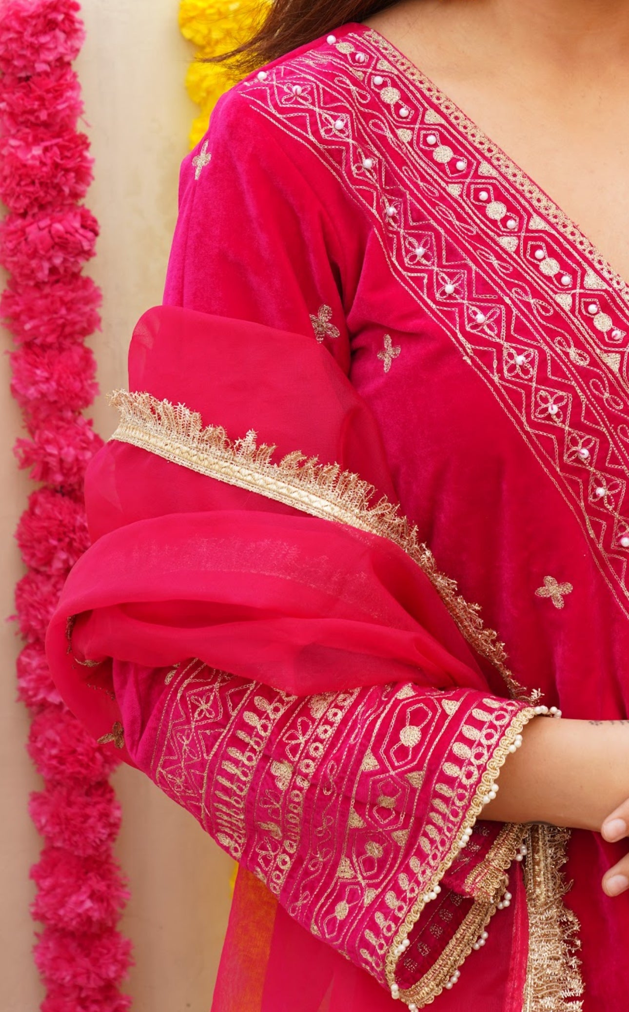 Vedika- طقم بدلة مخملية باللون الوردي الساخن