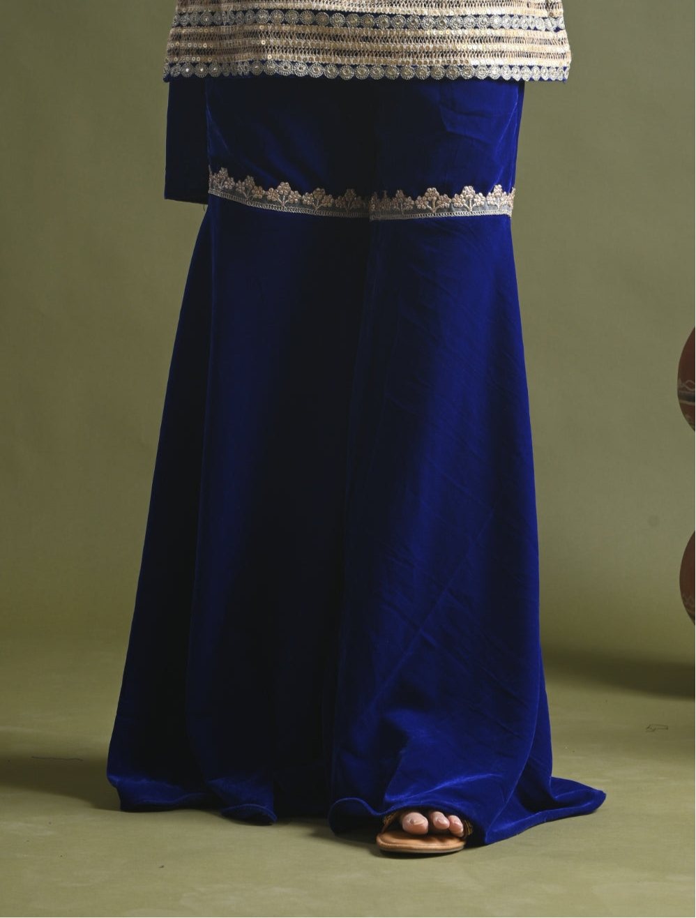 INAYA-ENSEMBLE DE COSTUME VELOURS BLEU ROYAL -SHARARA