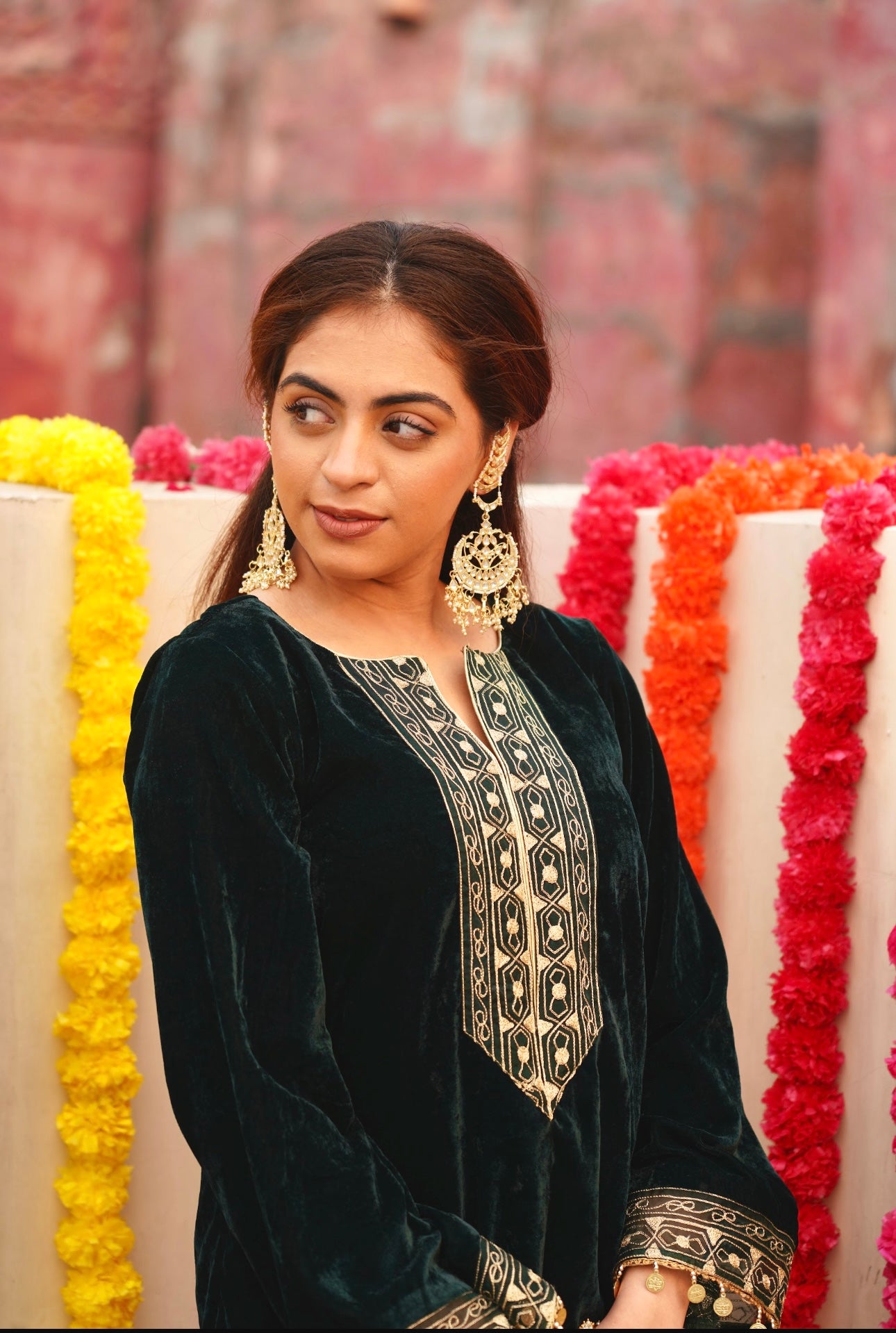 مجموعة نافيا آريا من تاريني - طقم منسق مخملي باللون الأخضر الزجاجي