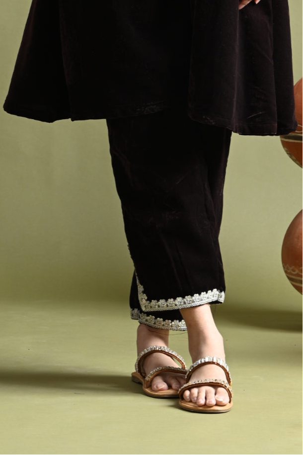 مجموعة تنسيقات طاهر-براون المخملية