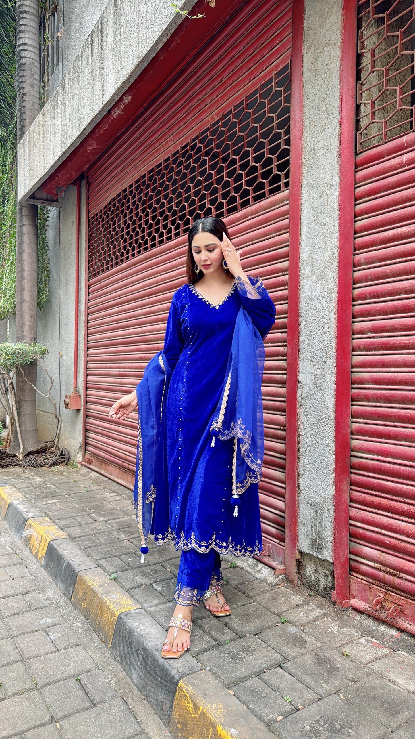 MEHVISH -VELOURS BLEU ROYAL- ENSEMBLE ANARKALI