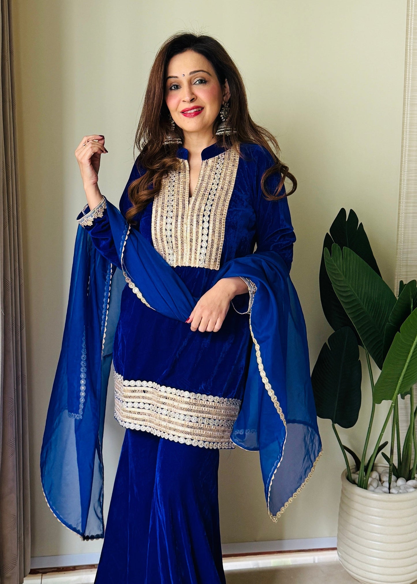 INAYA-ENSEMBLE DE COSTUME VELOURS BLEU ROYAL -SHARARA