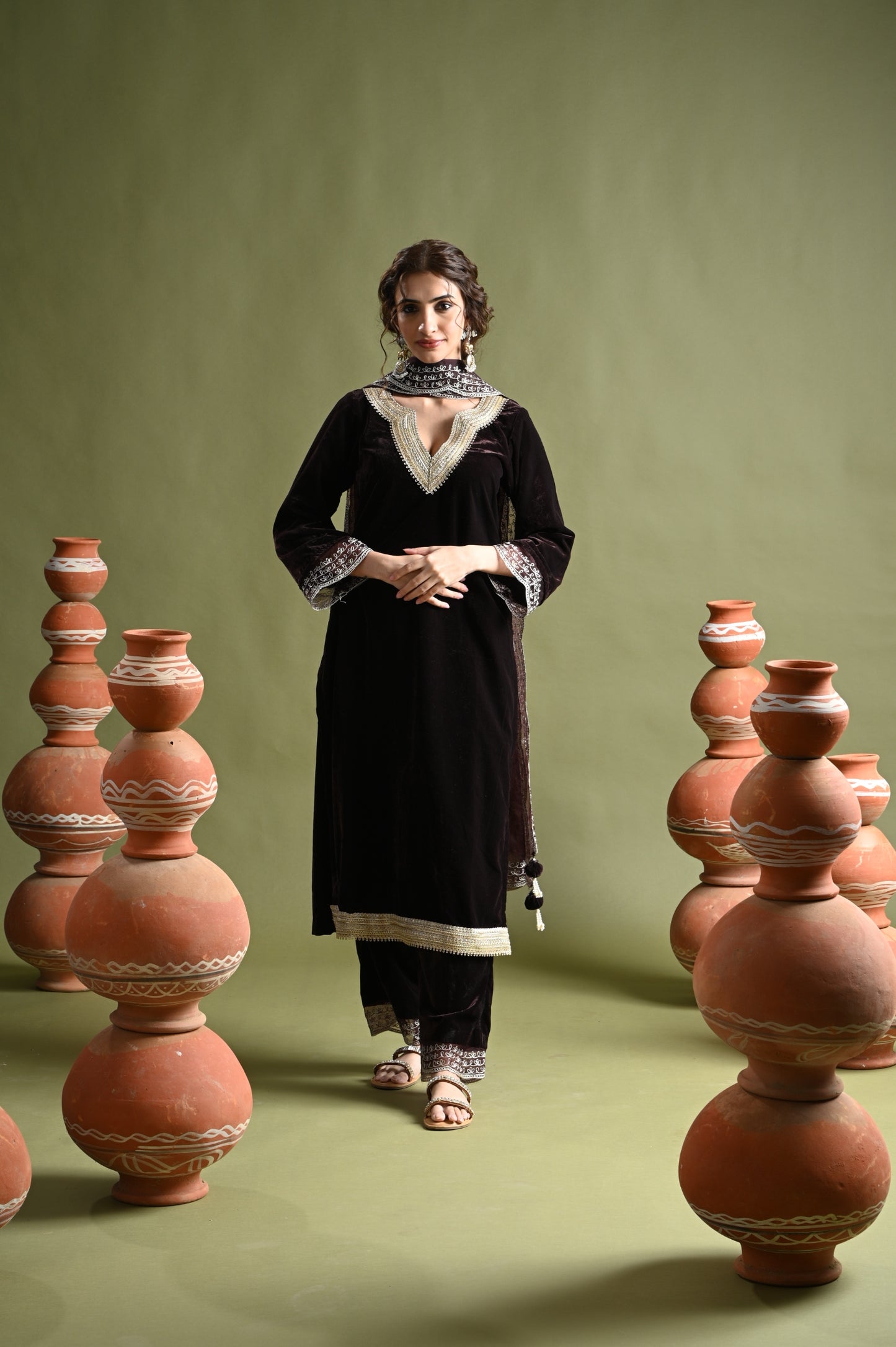 طقم بدلة مخملية من أمينة-براون