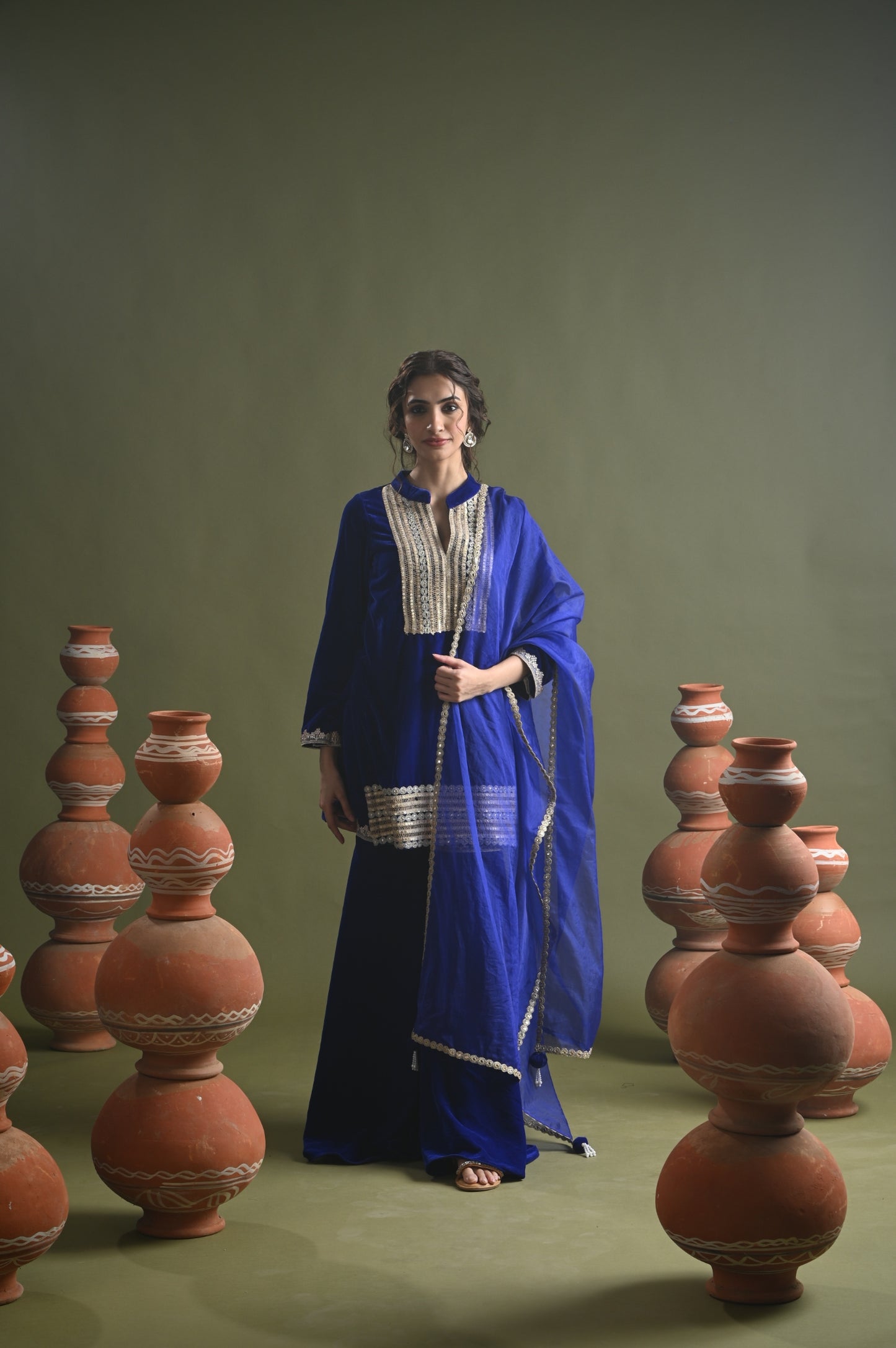 INAYA-ENSEMBLE DE COSTUME VELOURS BLEU ROYAL -SHARARA