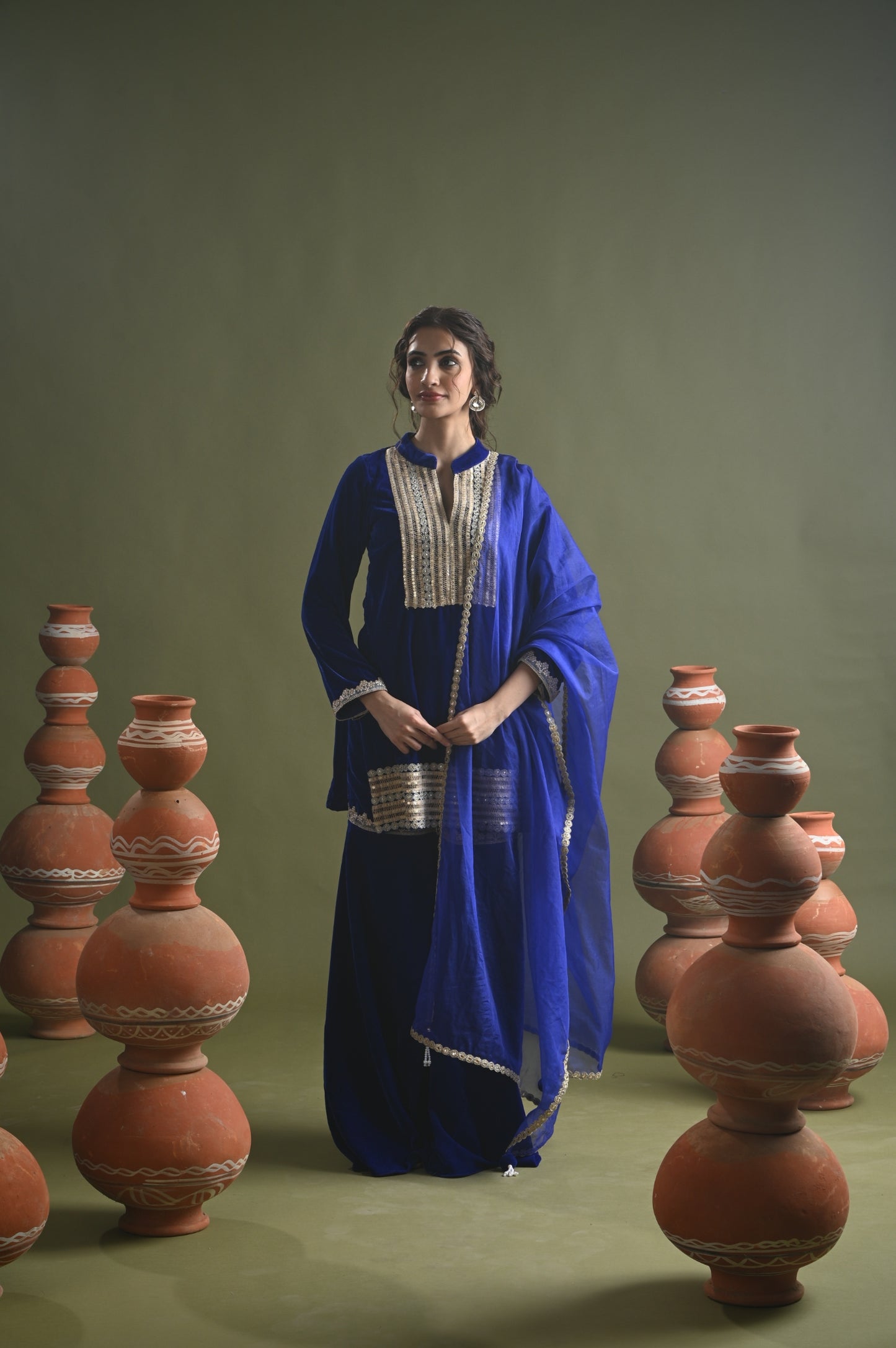 INAYA-ENSEMBLE DE COSTUME VELOURS BLEU ROYAL -SHARARA