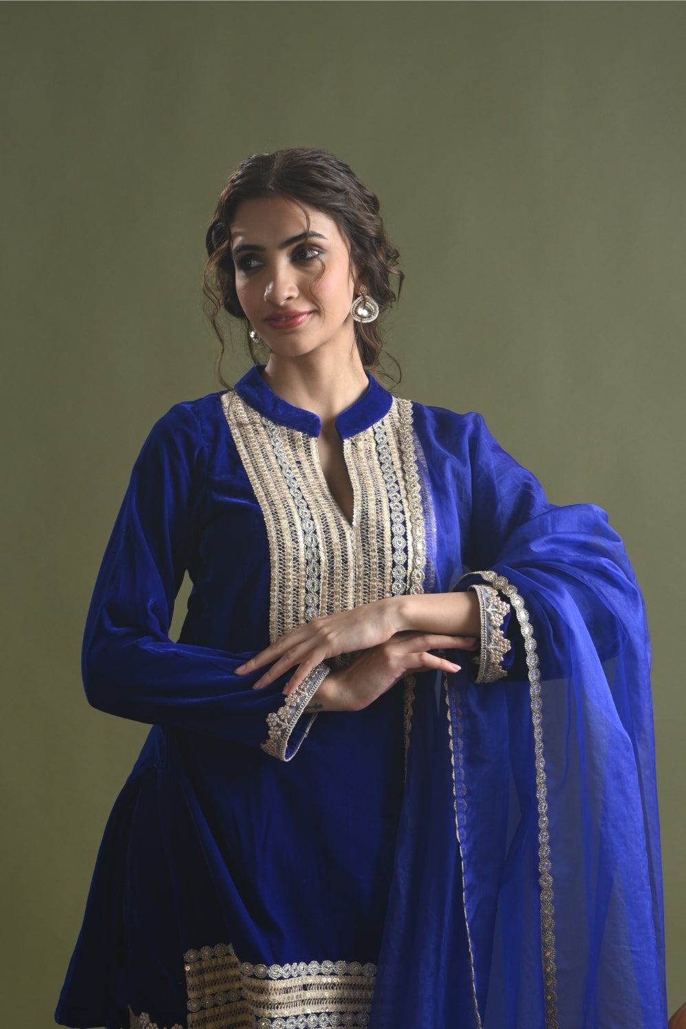 INAYA-ENSEMBLE DE COSTUME VELOURS BLEU ROYAL -SHARARA