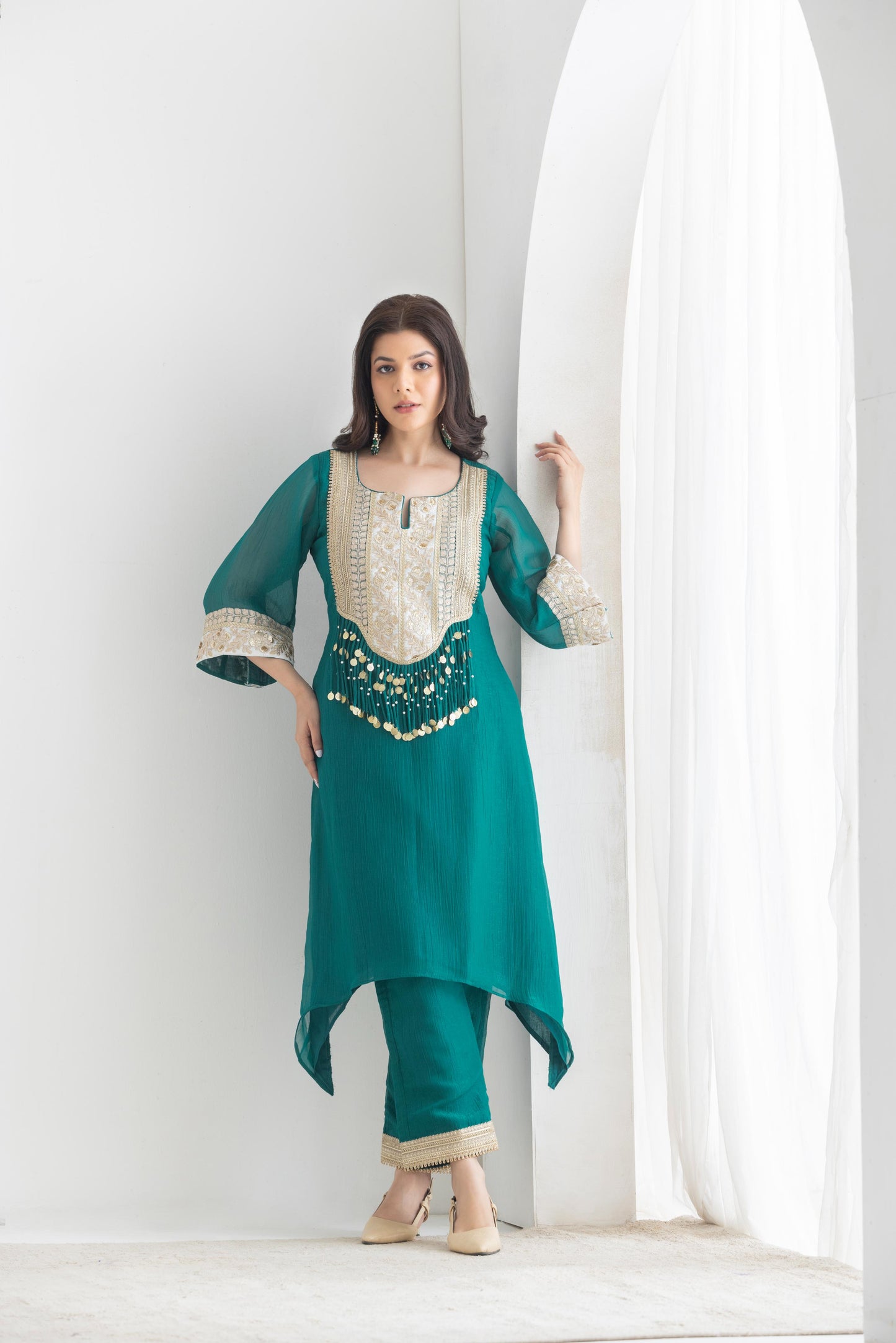 طقم بدلة كاليدار باللون البني الفول السوداني من براكريتي