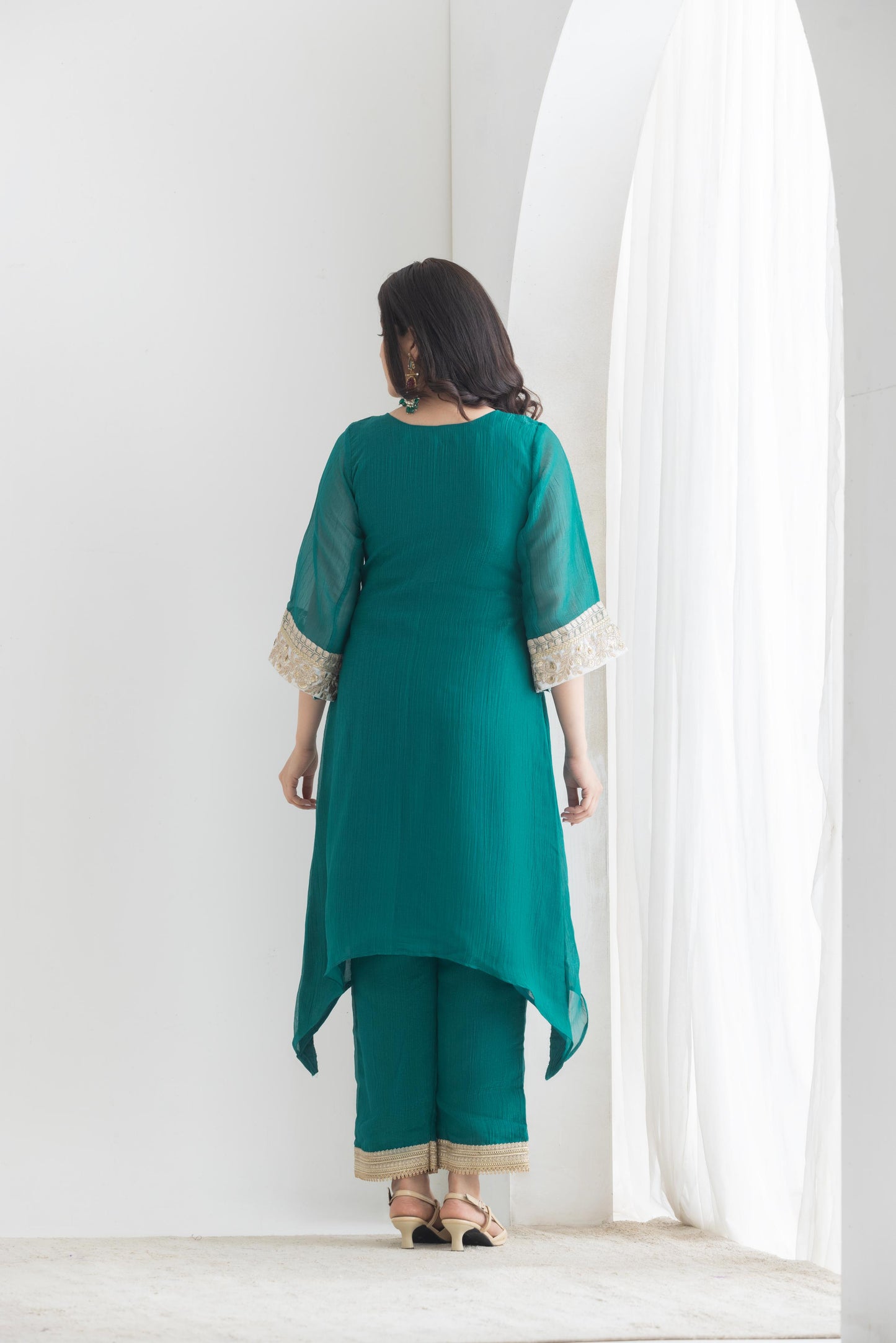 طقم بدلة كاليدار باللون البني الفول السوداني من براكريتي