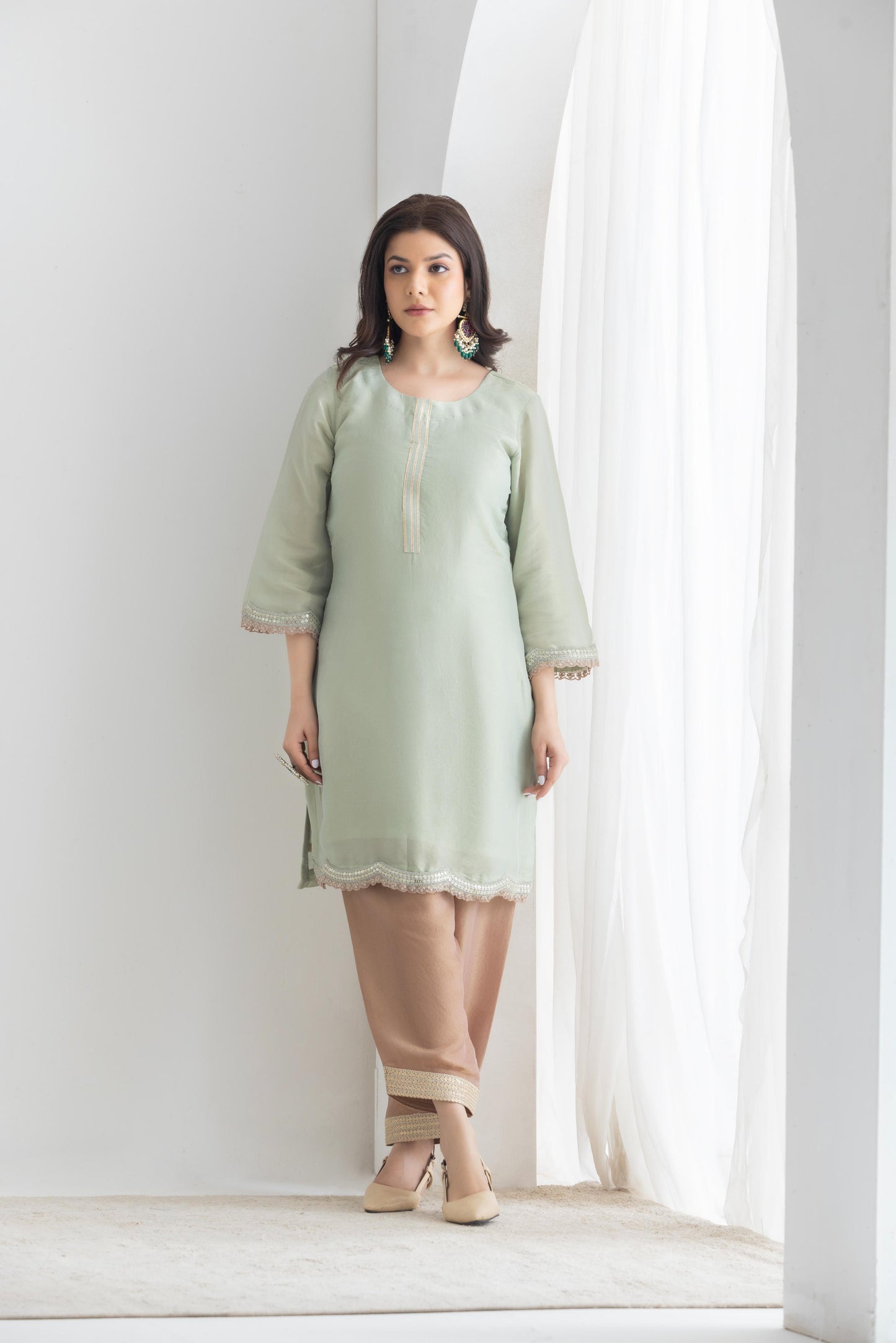 طقم بدلة كاليدار باللون البني الفول السوداني من براكريتي