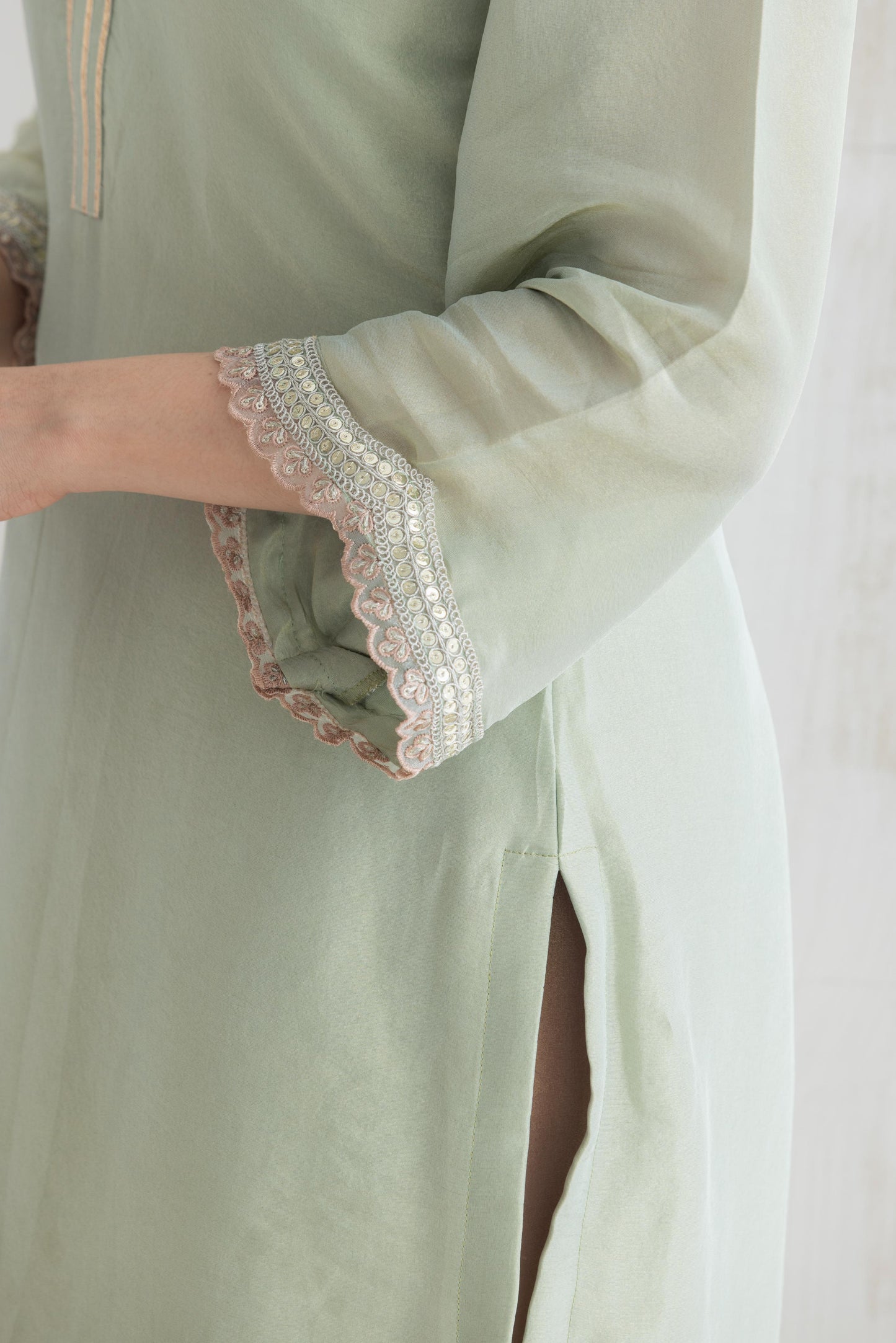 طقم بدلة كاليدار باللون البني الفول السوداني من براكريتي