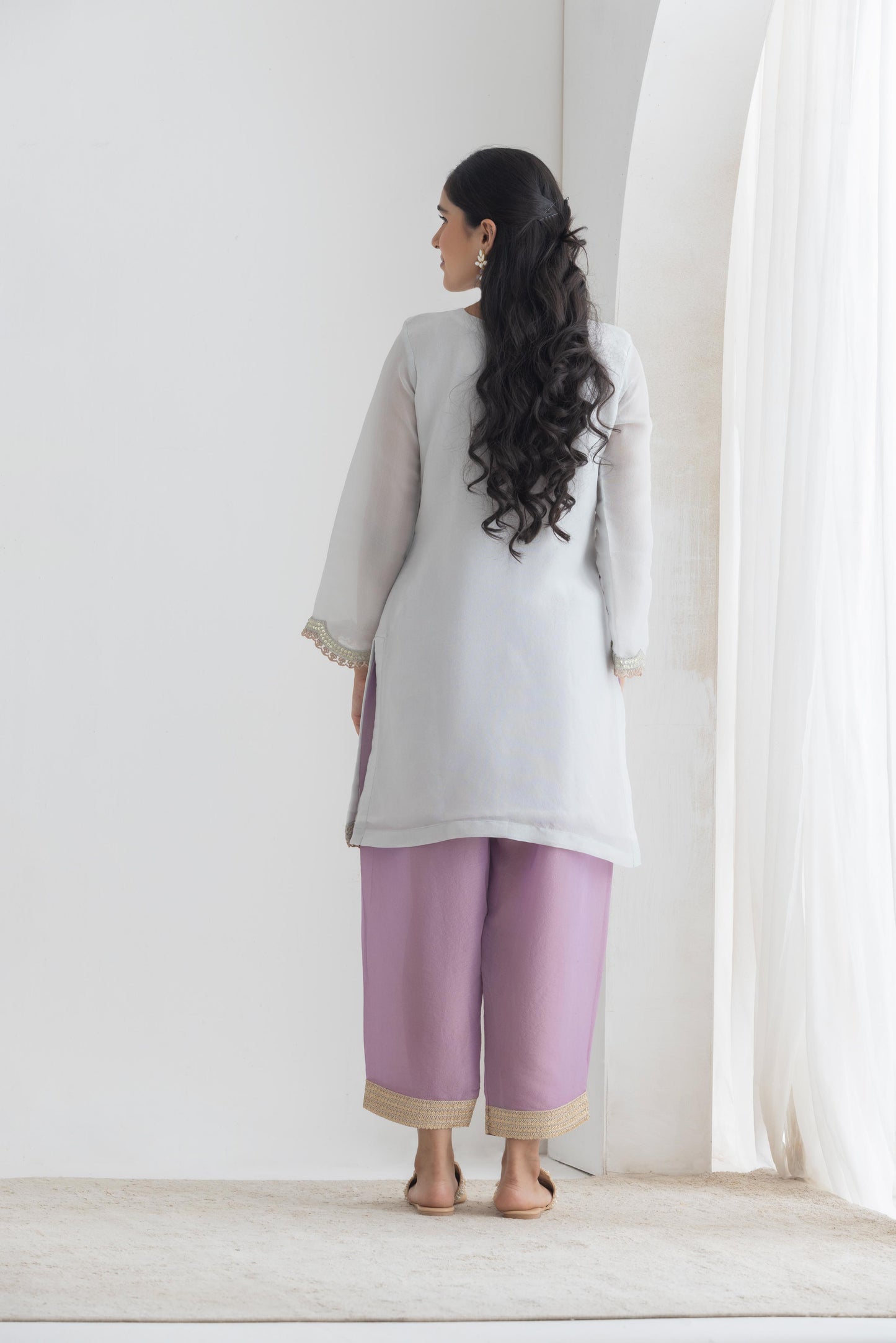 طقم بدلة كاليدار باللون البني الفول السوداني من براكريتي