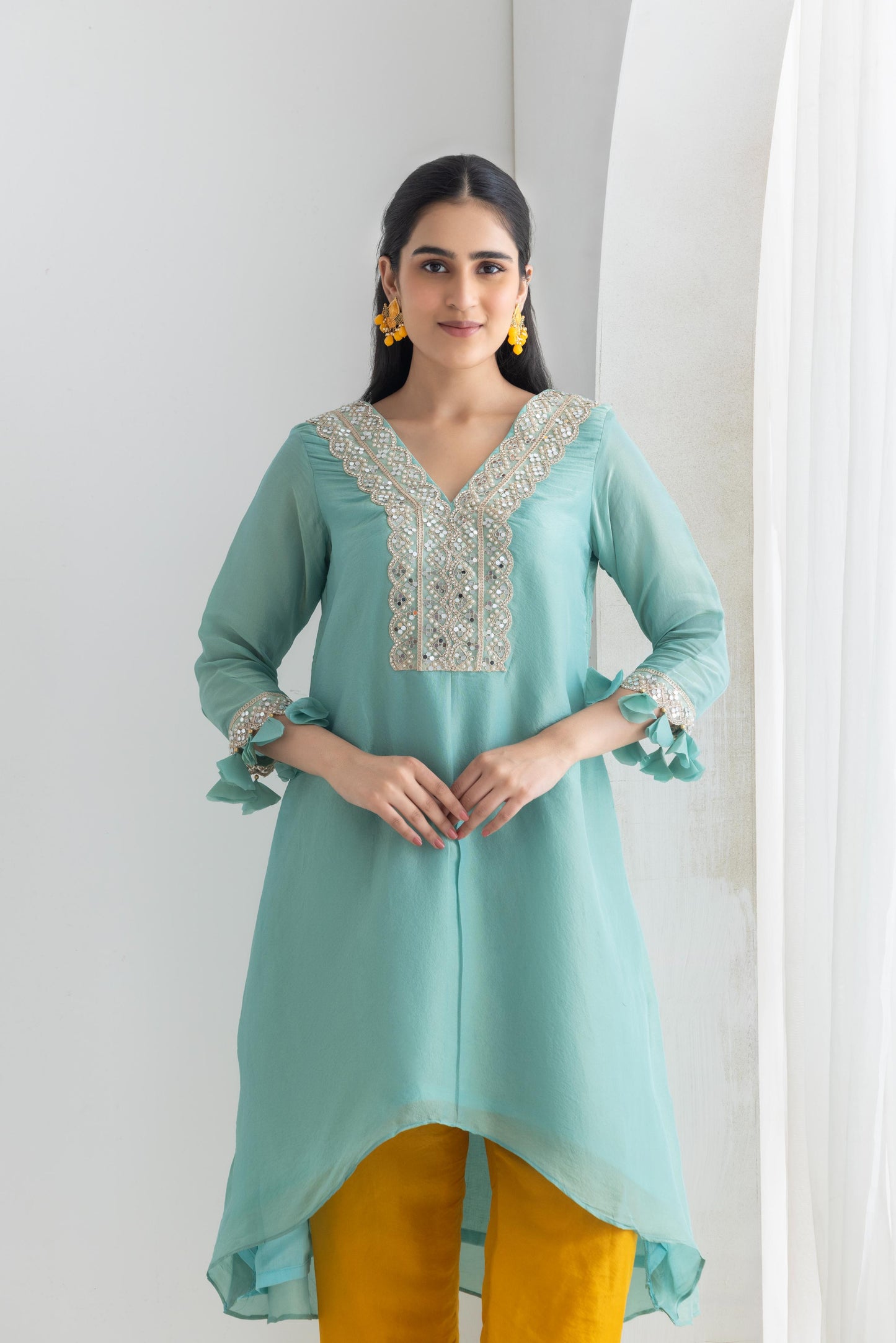 طقم بدلة كاليدار باللون البني الفول السوداني من براكريتي