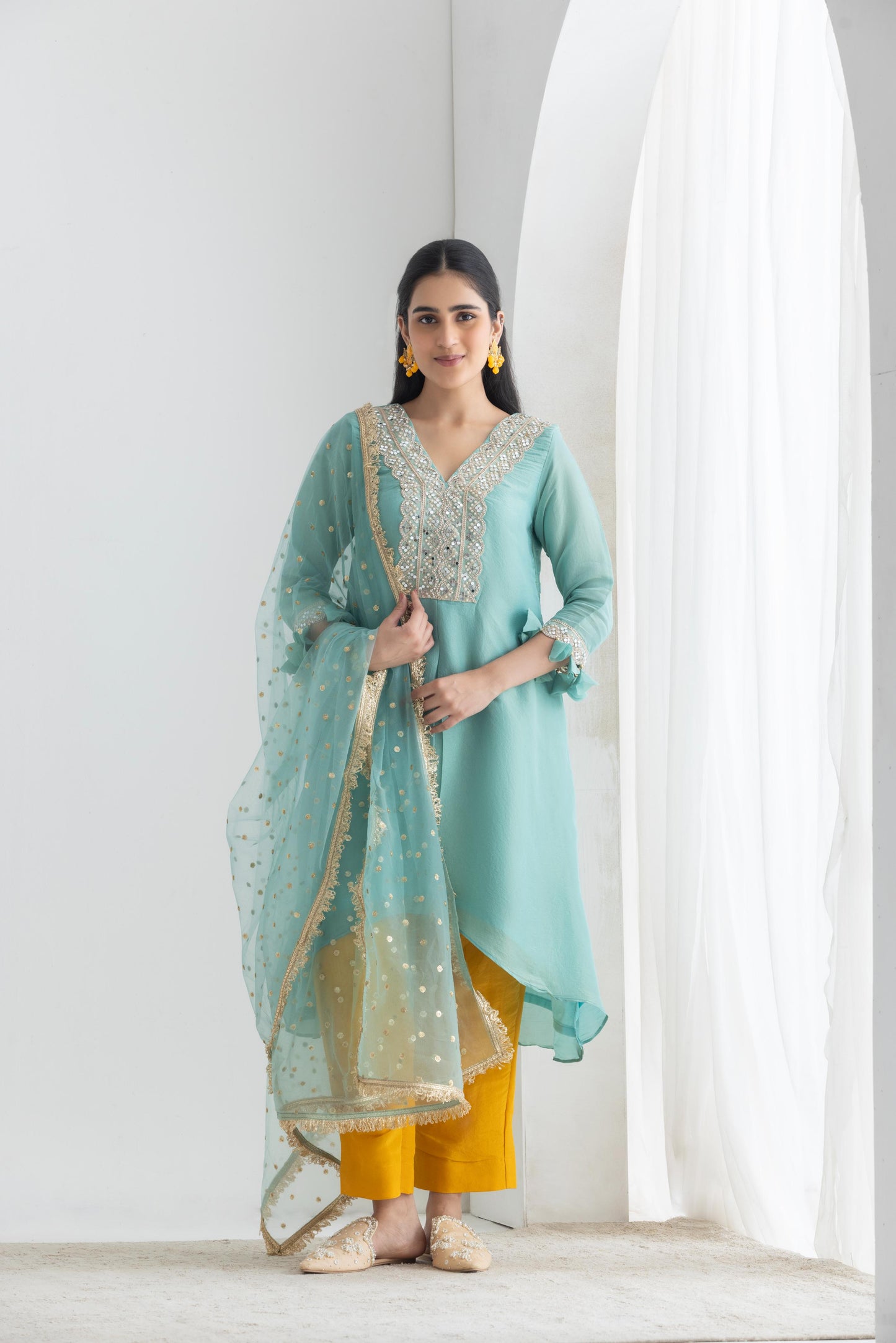 طقم بدلة كاليدار باللون البني الفول السوداني من براكريتي