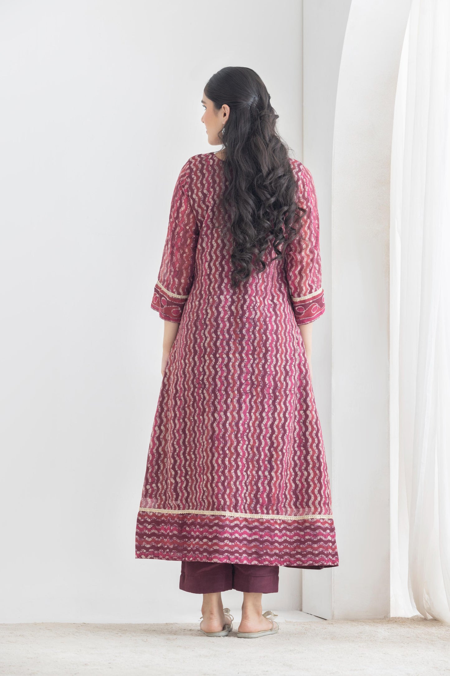 طقم بدلة كاليدار باللون البني الفول السوداني من براكريتي