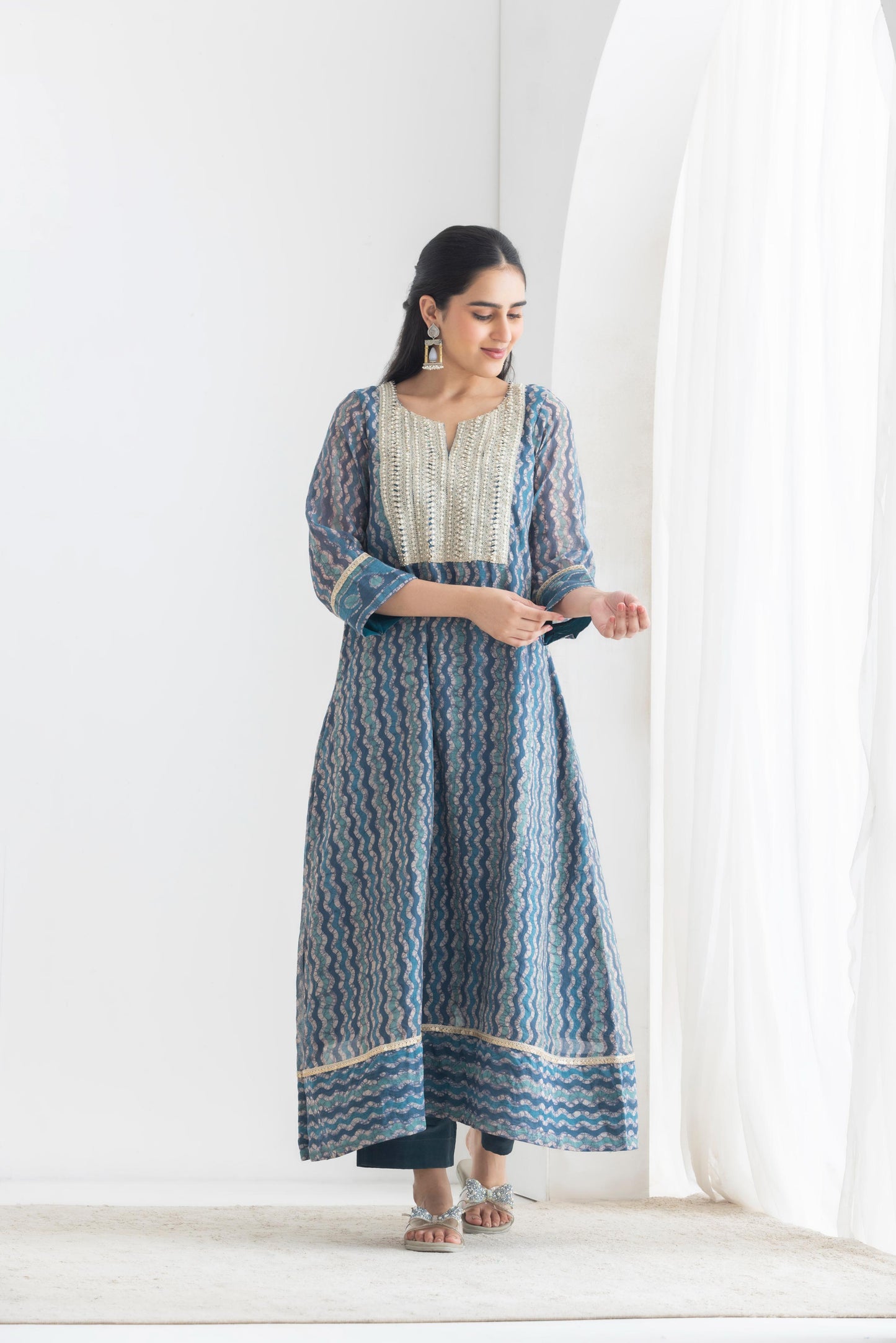 Kainaat - Blue Batik print chanderi Suit set