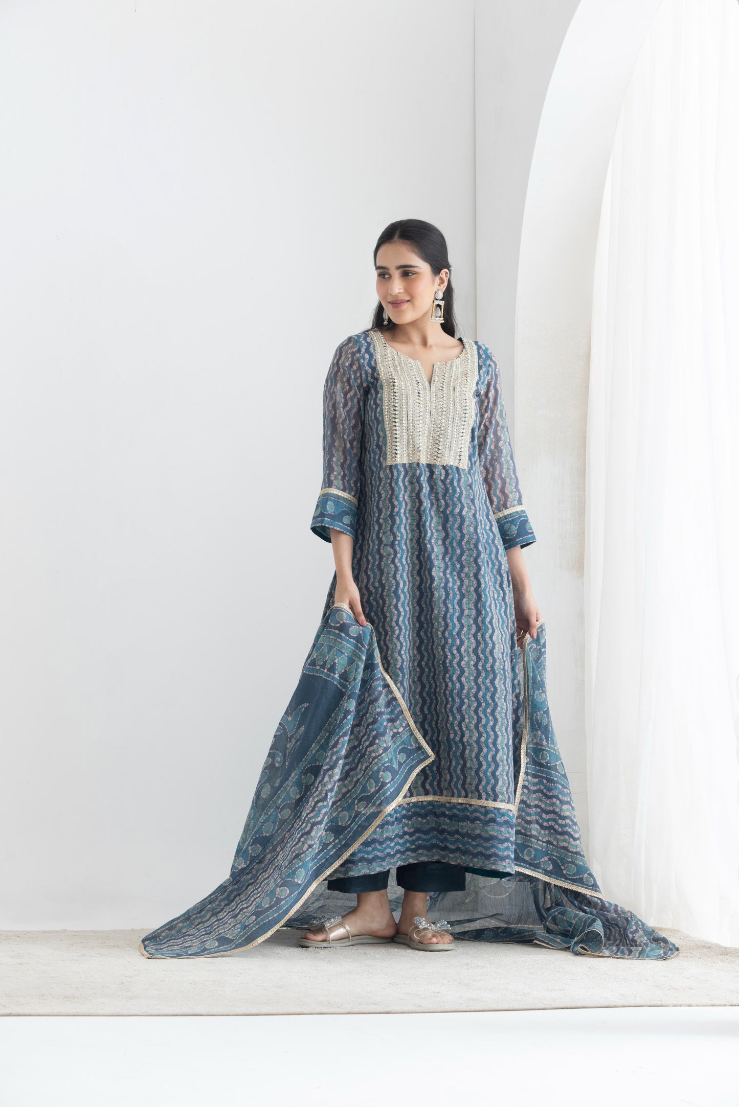 Kainaat - Blue Batik print chanderi Suit set