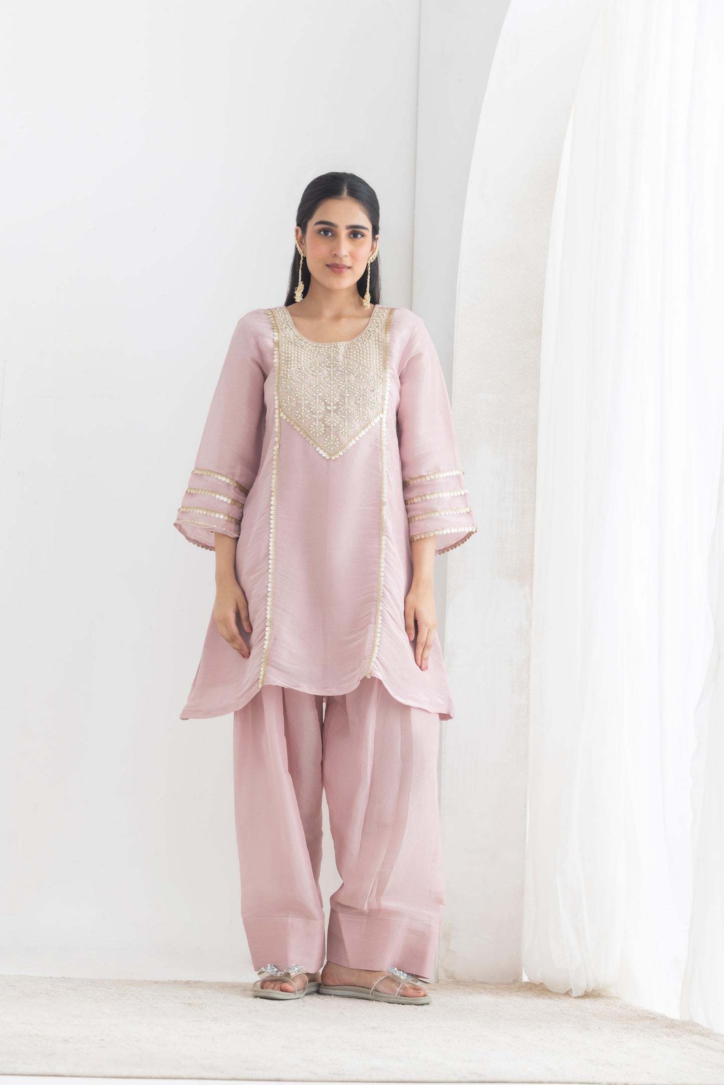 طقم بدلة كاليدار باللون البني الفول السوداني من براكريتي