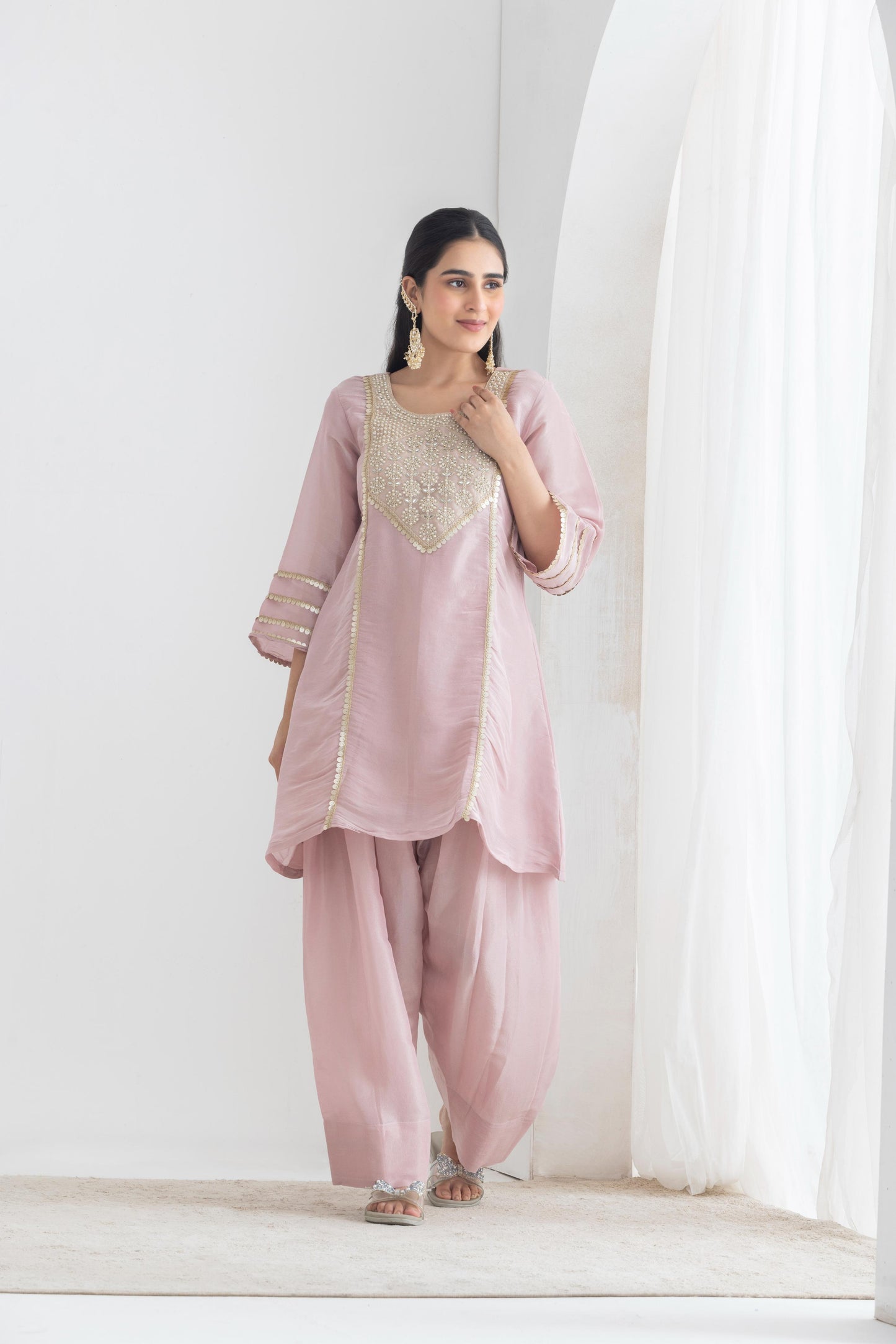 طقم بدلة كاليدار باللون البني الفول السوداني من براكريتي