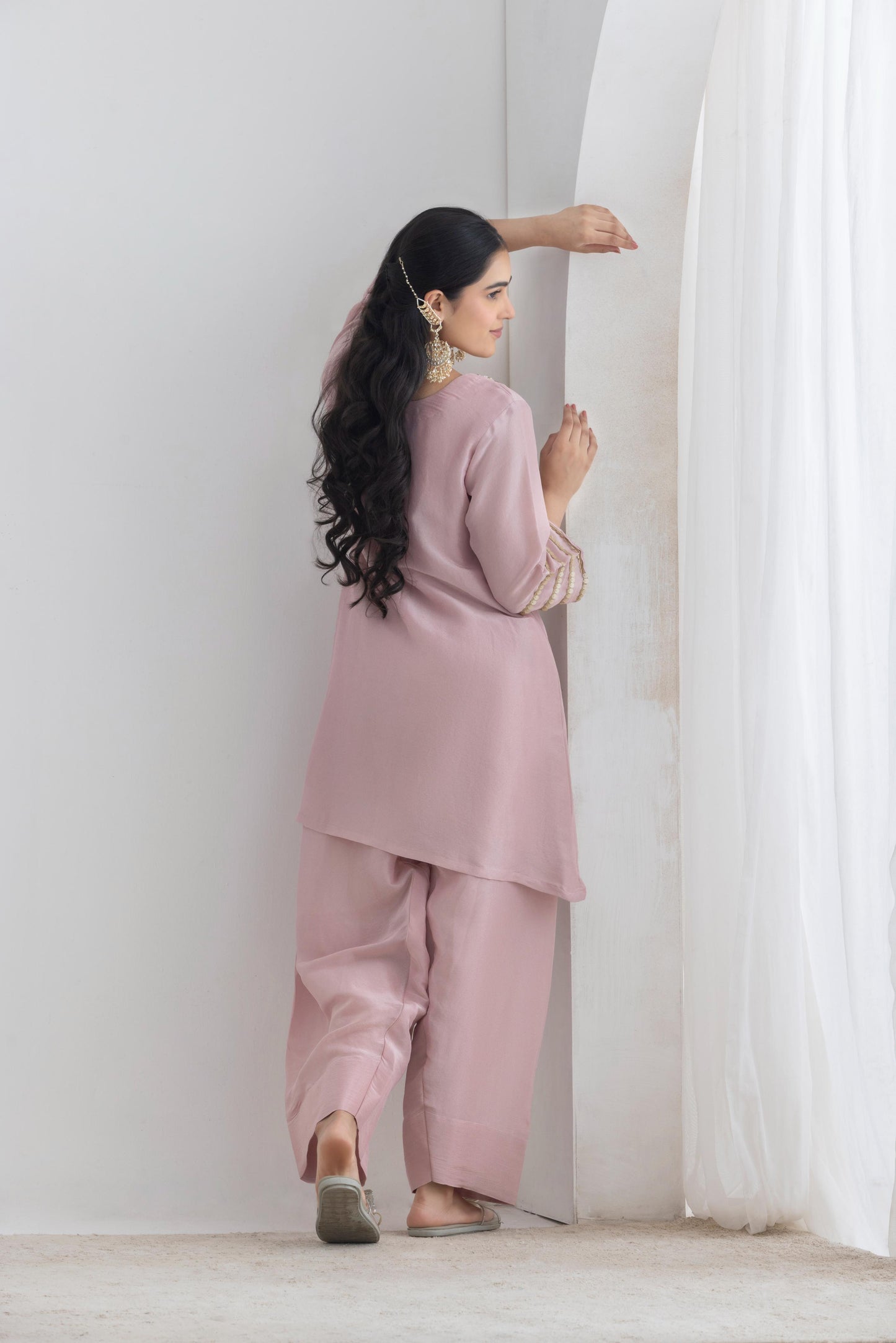 طقم بدلة كاليدار باللون البني الفول السوداني من براكريتي