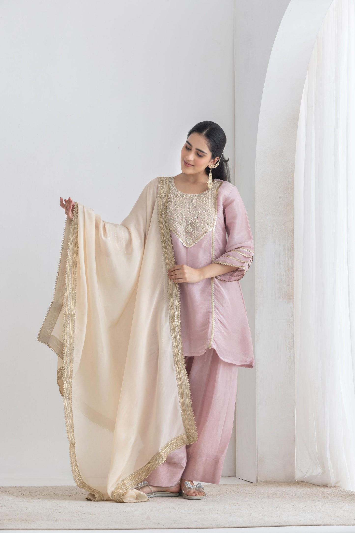 طقم بدلة كاليدار باللون البني الفول السوداني من براكريتي