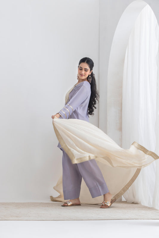 طقم بدلة كاليدار باللون البني الفول السوداني من براكريتي