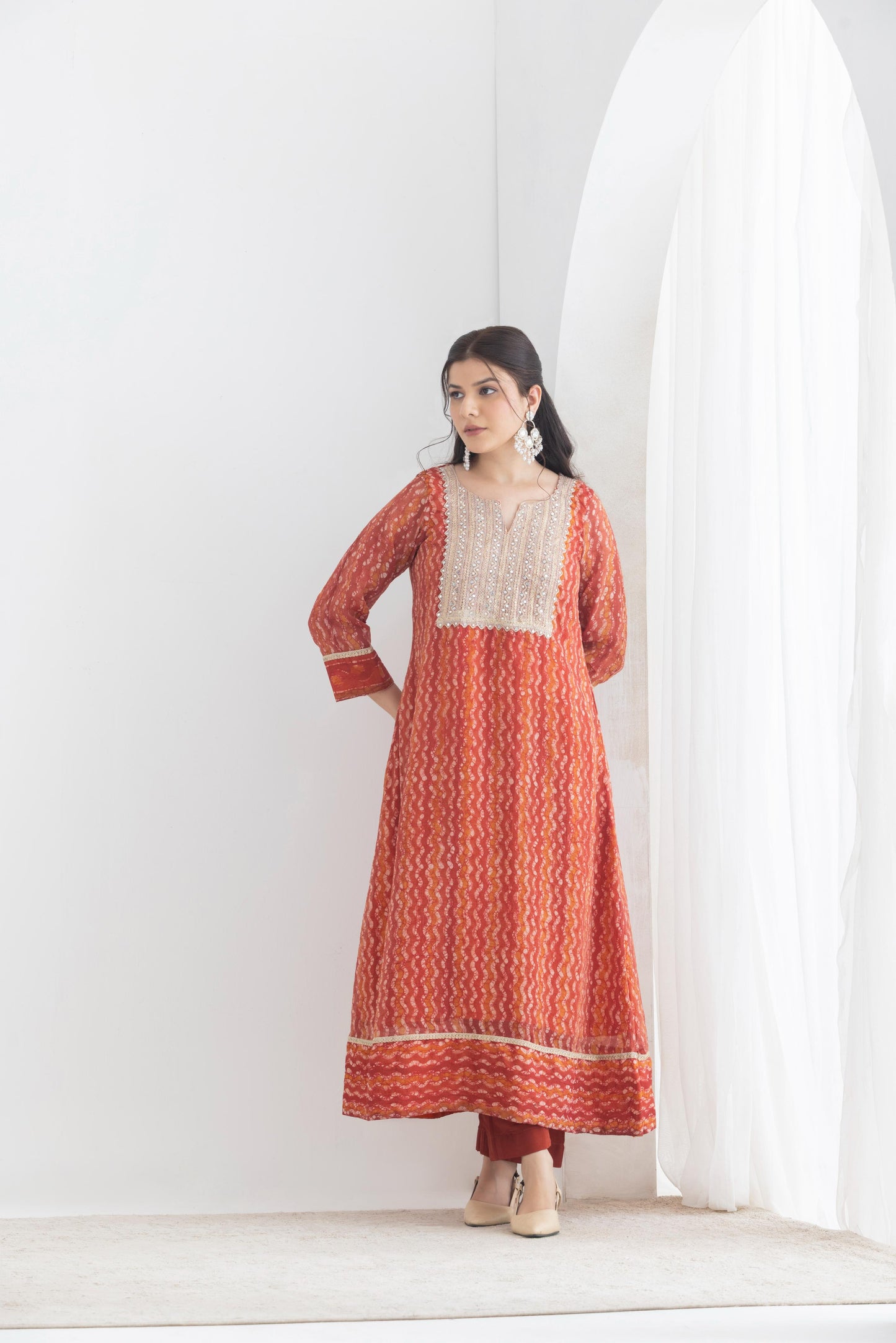 طقم بدلة كاليدار باللون البني الفول السوداني من براكريتي