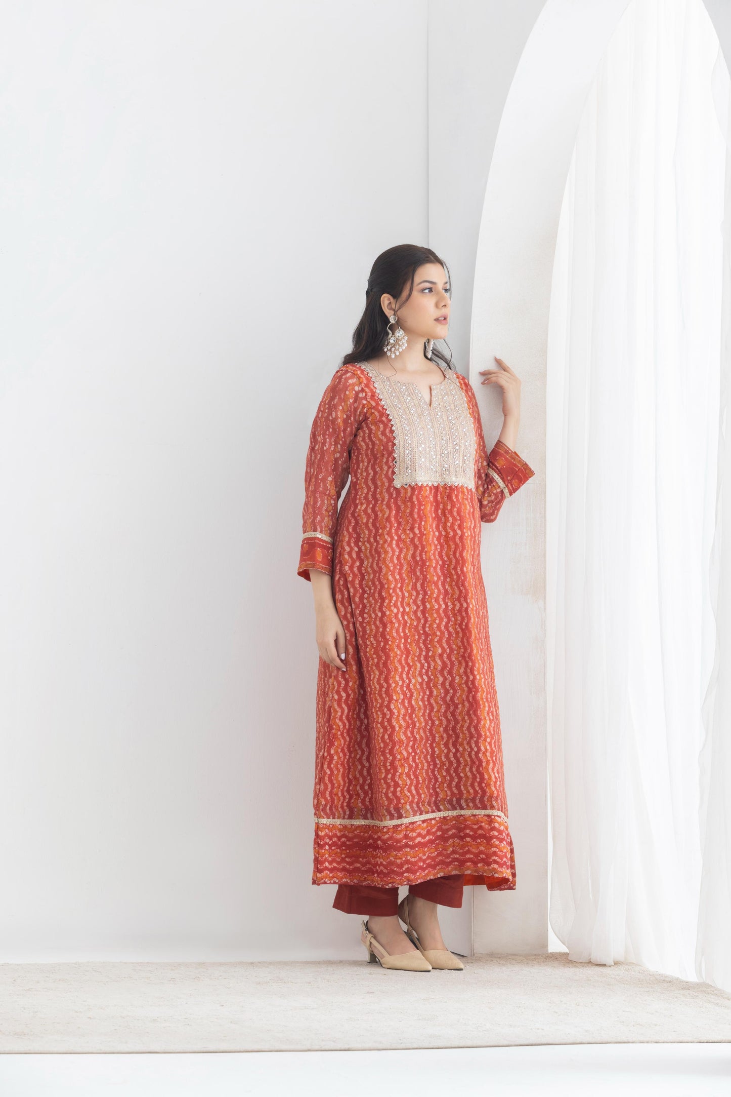 طقم بدلة كاليدار باللون البني الفول السوداني من براكريتي