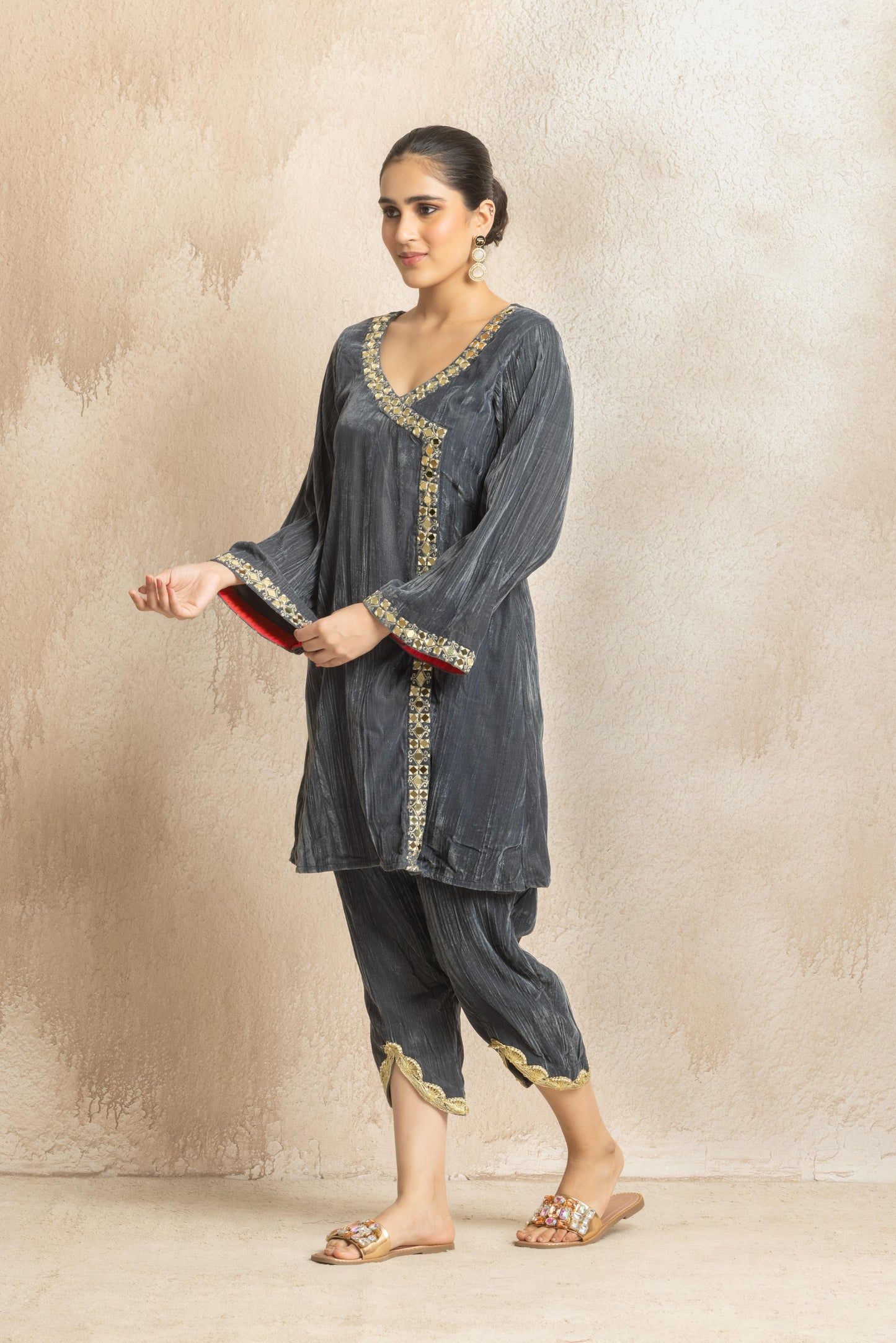 Swaryani - Suit Velvet suit set