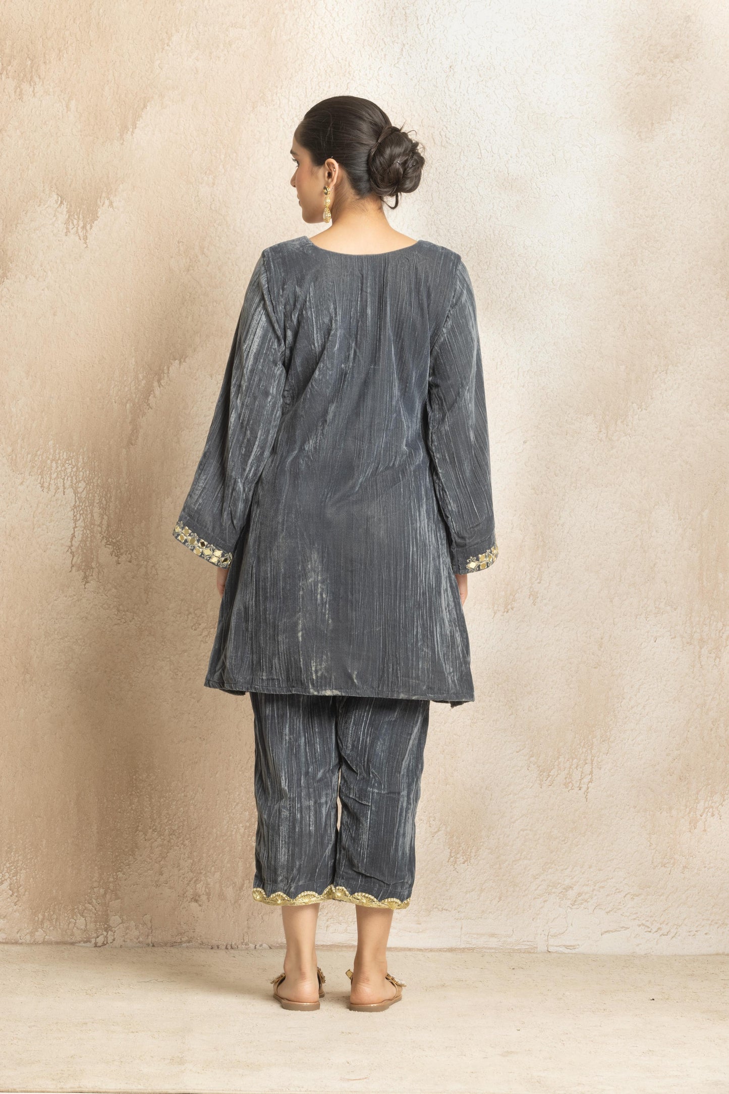 Swaryani - Suit Velvet suit set