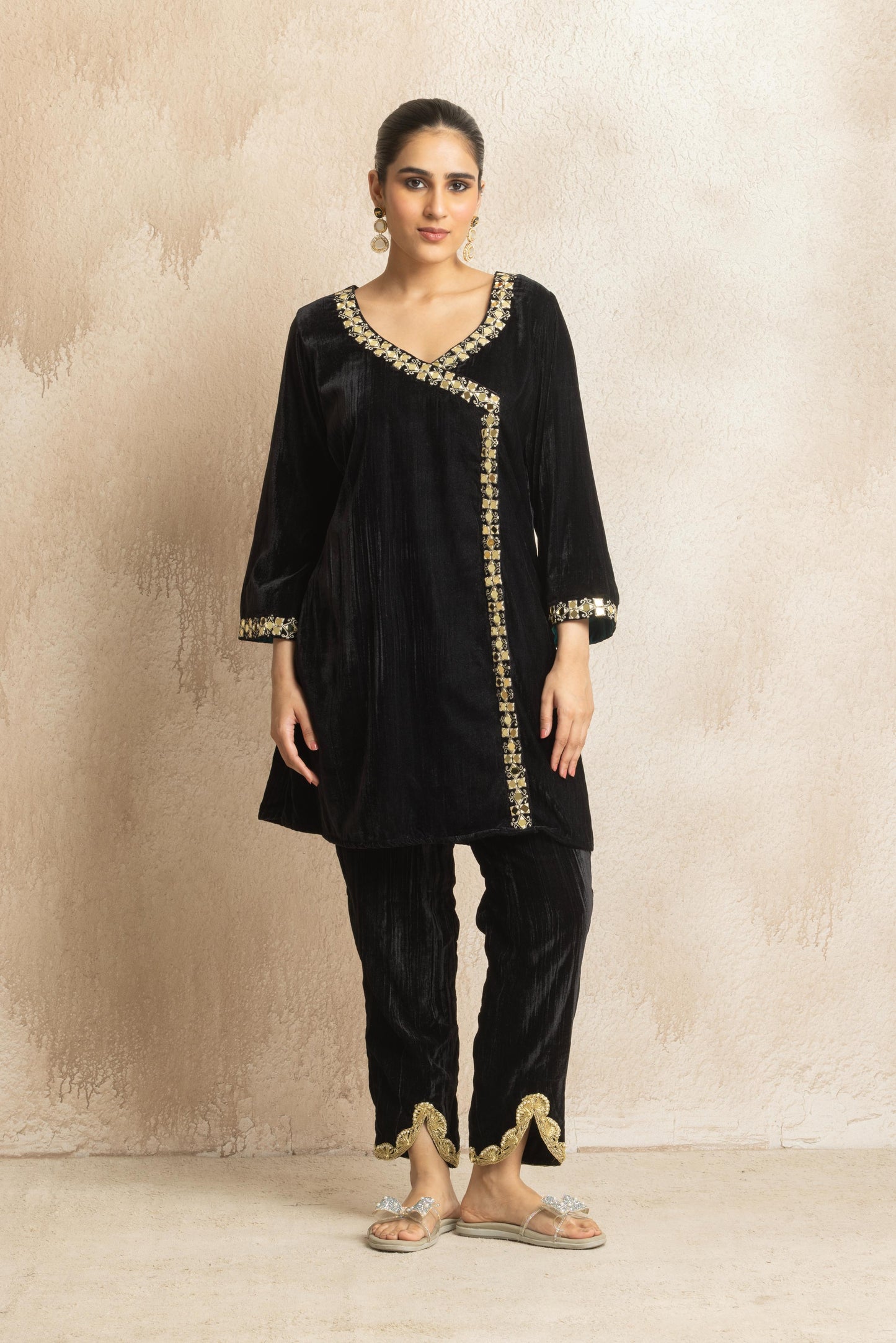 Sarasvani - Velvet Suit Set