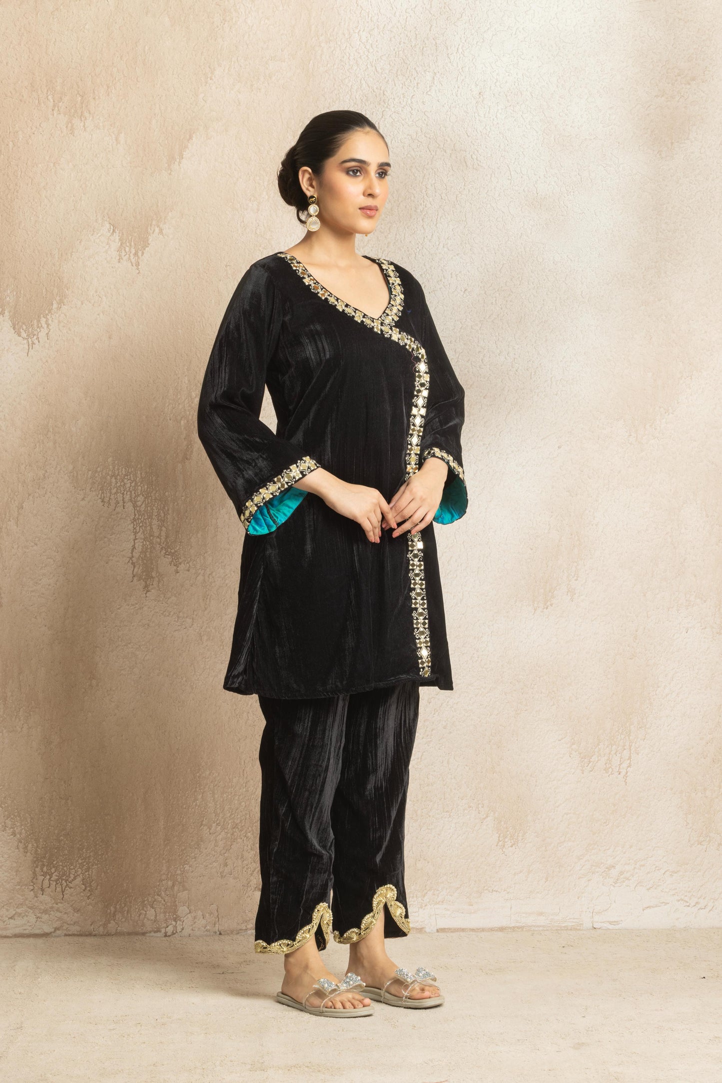 Sarasvani - Velvet Suit Set