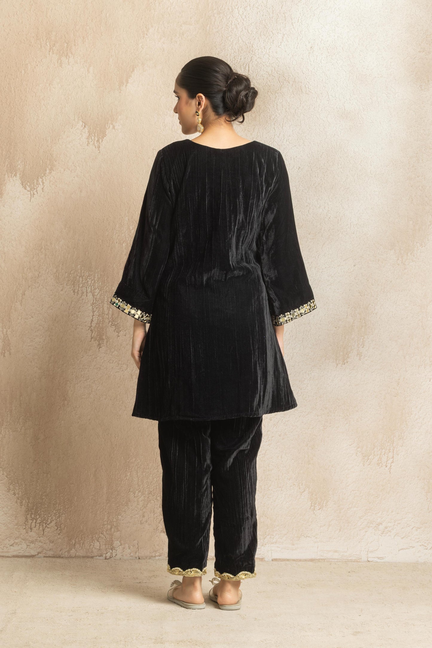 Sarasvani - Velvet Suit Set