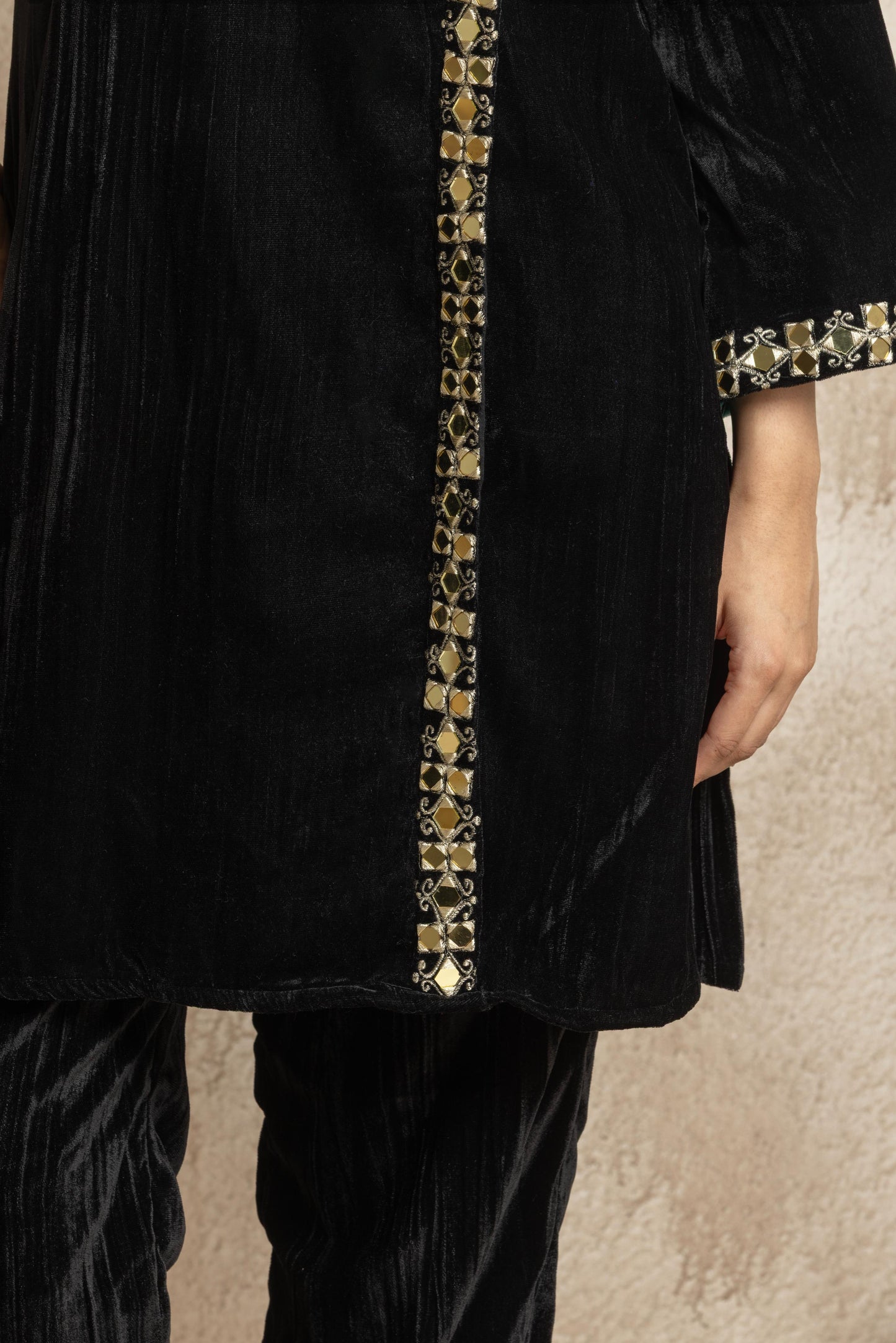 Sarasvani - Velvet Suit Set