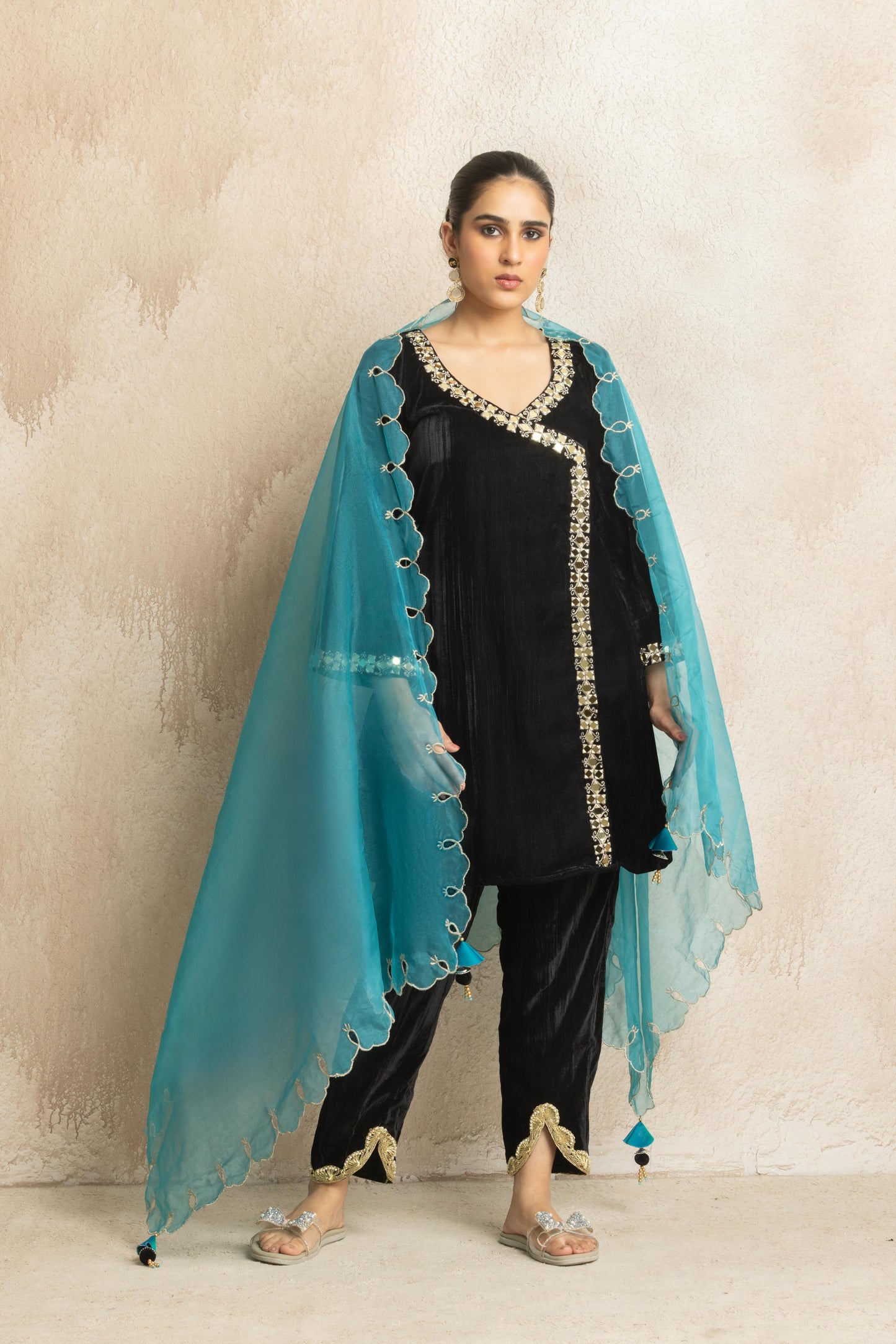 Sarasvani - Velvet Suit Set