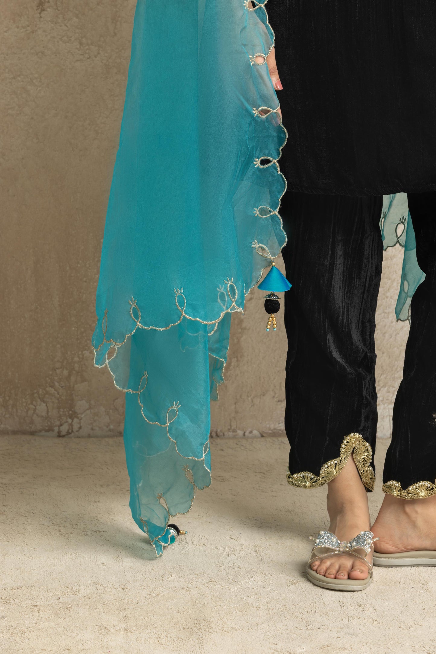 Sarasvani - Velvet Suit Set