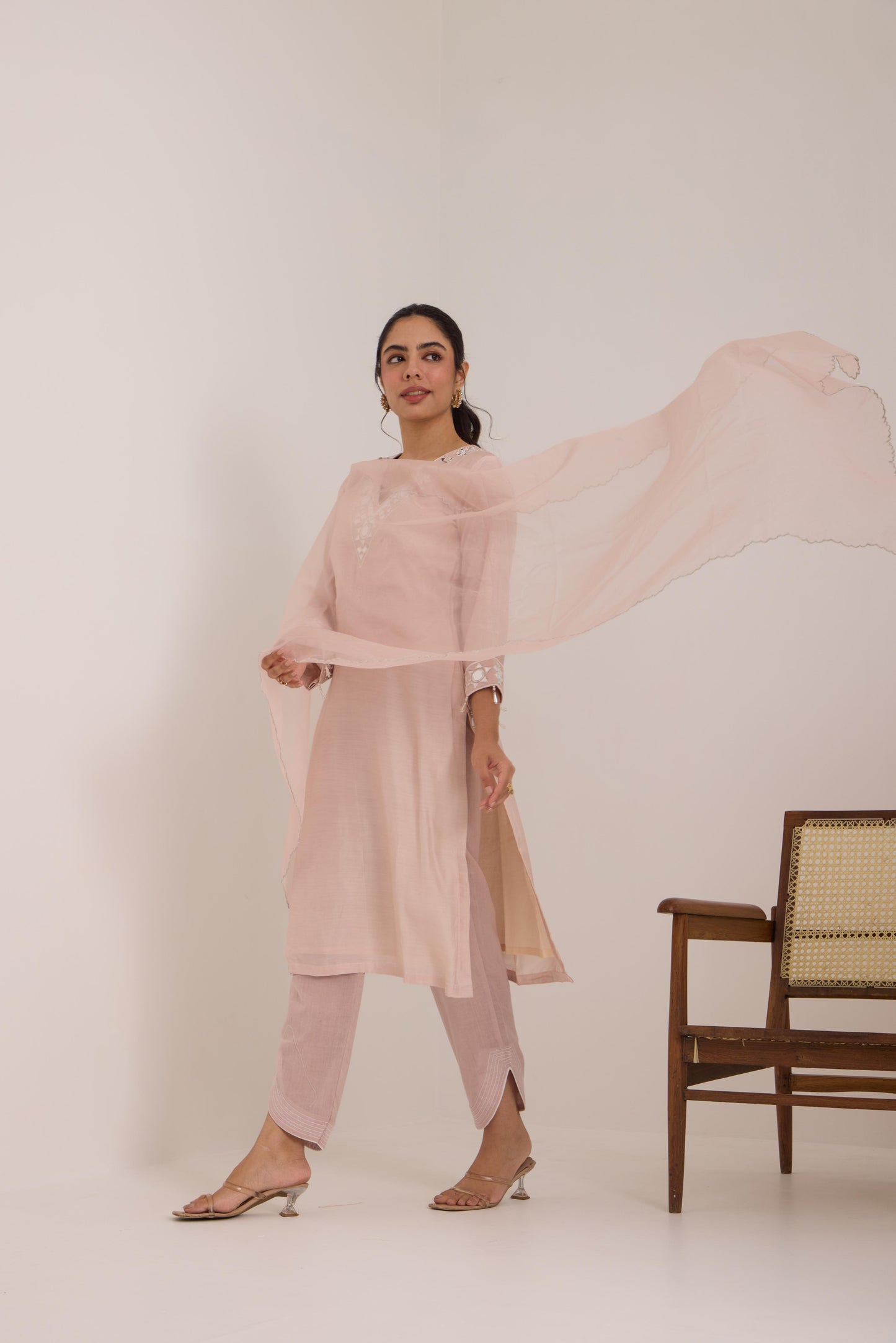 Kudrat - Pale pink Mul Suit set