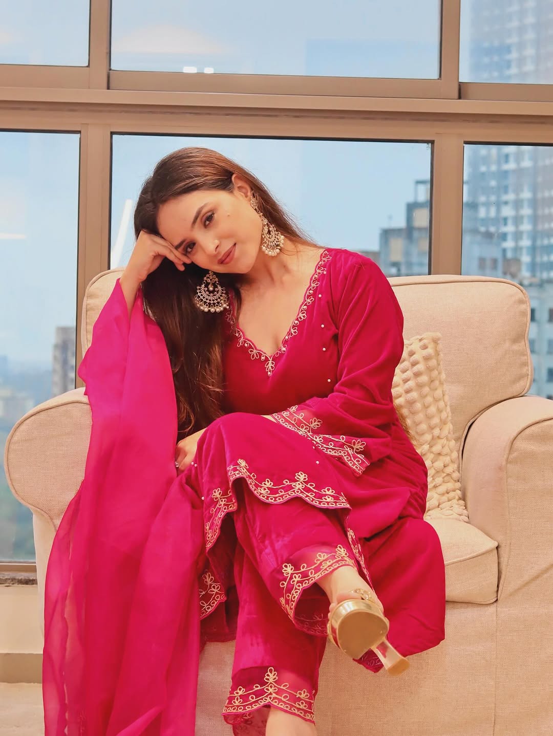 MEHVISH -VELOURS BLEU ROYAL- ENSEMBLE ANARKALI