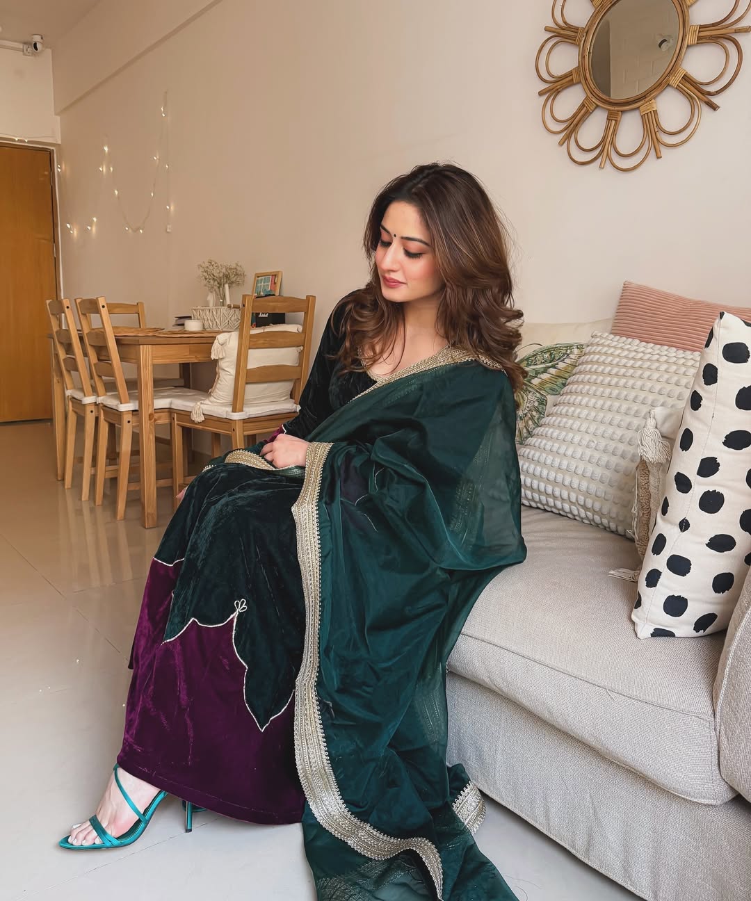 MEHVISH -VELOURS BLEU ROYAL- ENSEMBLE ANARKALI