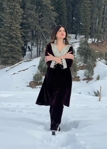 شاتكشي تومار في مجموعة طاهر براون المخملية