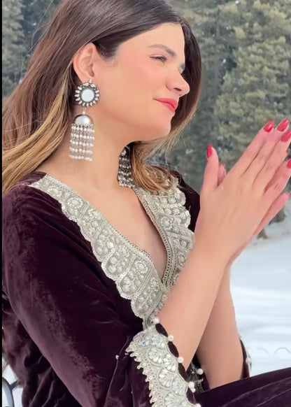 شاتكشي تومار في مجموعة طاهر براون المخملية