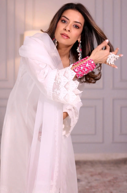 Rishu Lamba in Kajufal- White Suit (Set of 3)