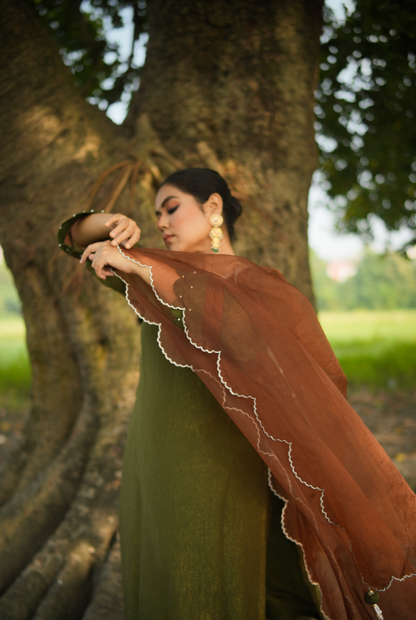 Ishita Debnath In Chinar-Oak Green Suit Set