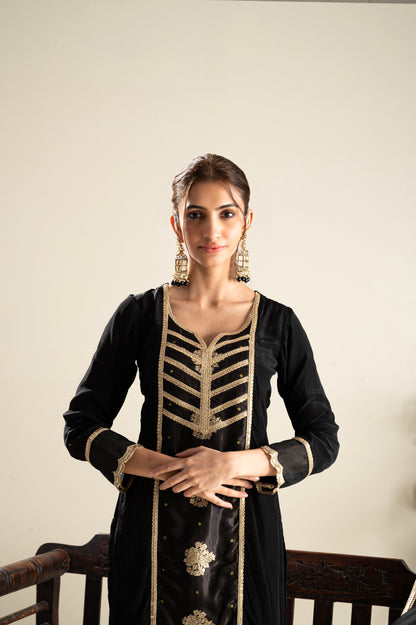 Jasnoor Anand In Kaashi-Black Suit Set
