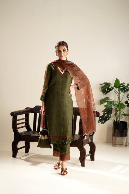 Ishita Debnath In Chinar-Oak Green Suit Set