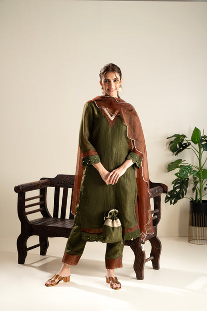 Ishita Debnath In Chinar-Oak Green Suit Set