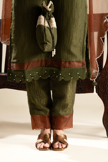Ishita Debnath In Chinar-Oak Green Suit Set