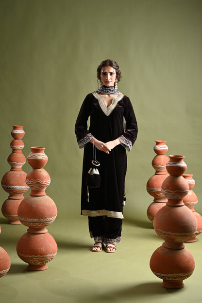 Akaasa Singh in Amina-Brown Velvet Suit Set